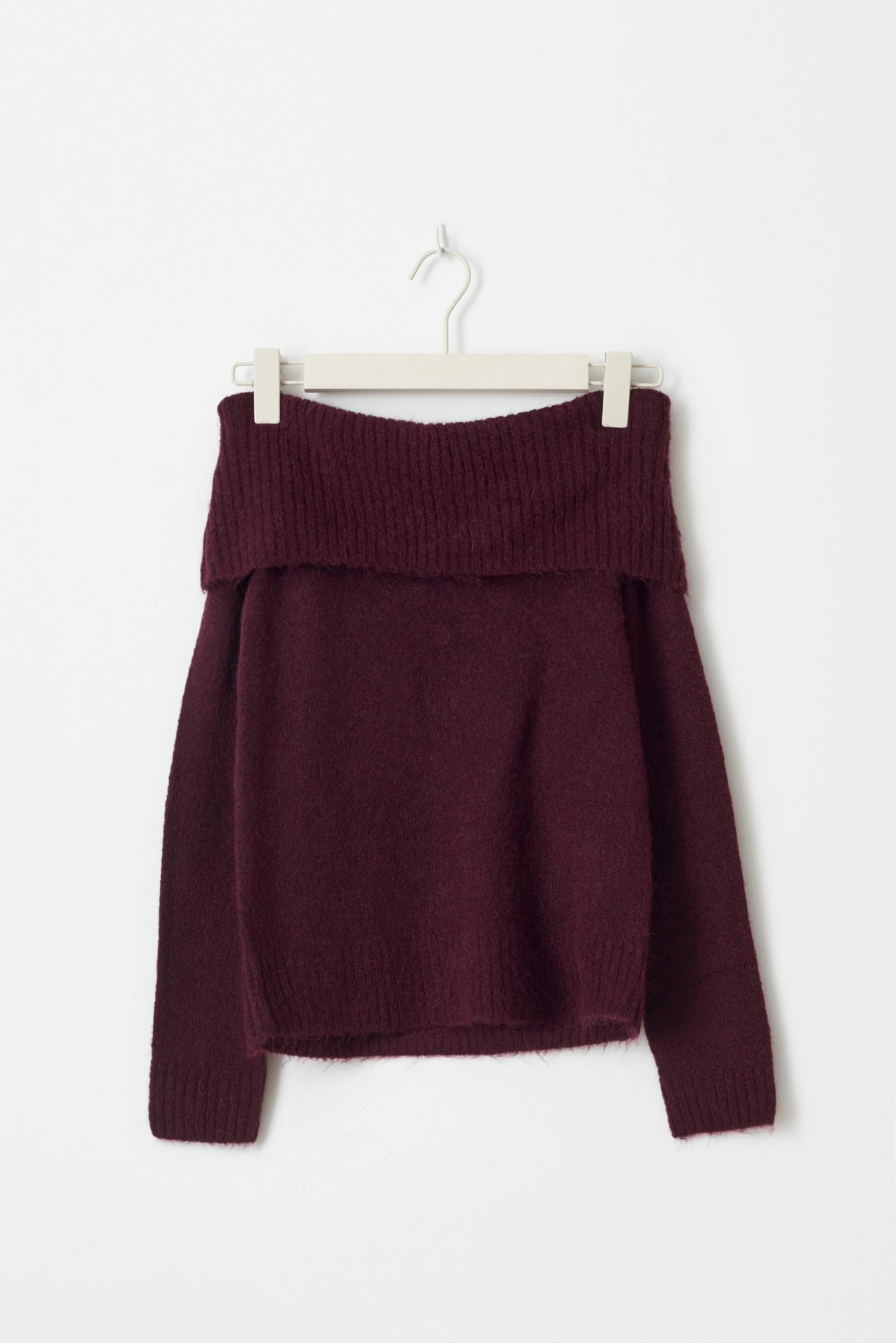 Y kn off shoulder sweater
