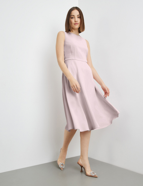 Ärmelloses Kleid mit Bindebändern in der Taille