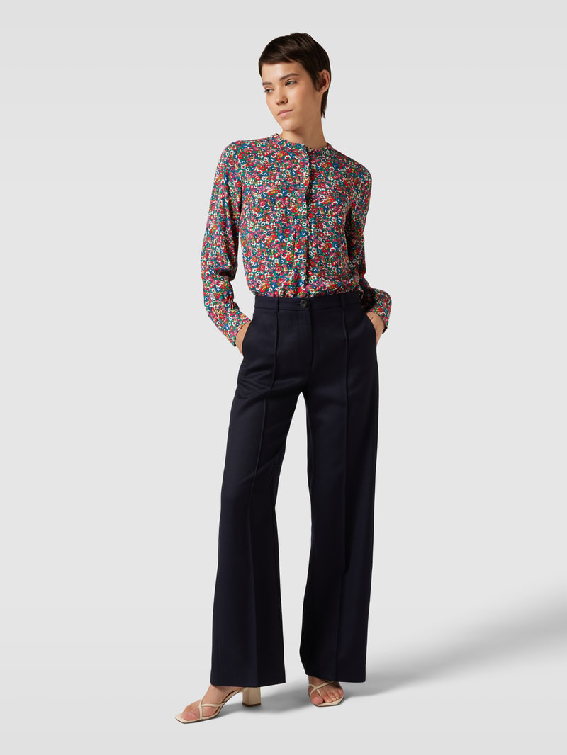 Bluse aus Viskose mit floralem Muster und verdeckter Knopfleiste in dunkelblau