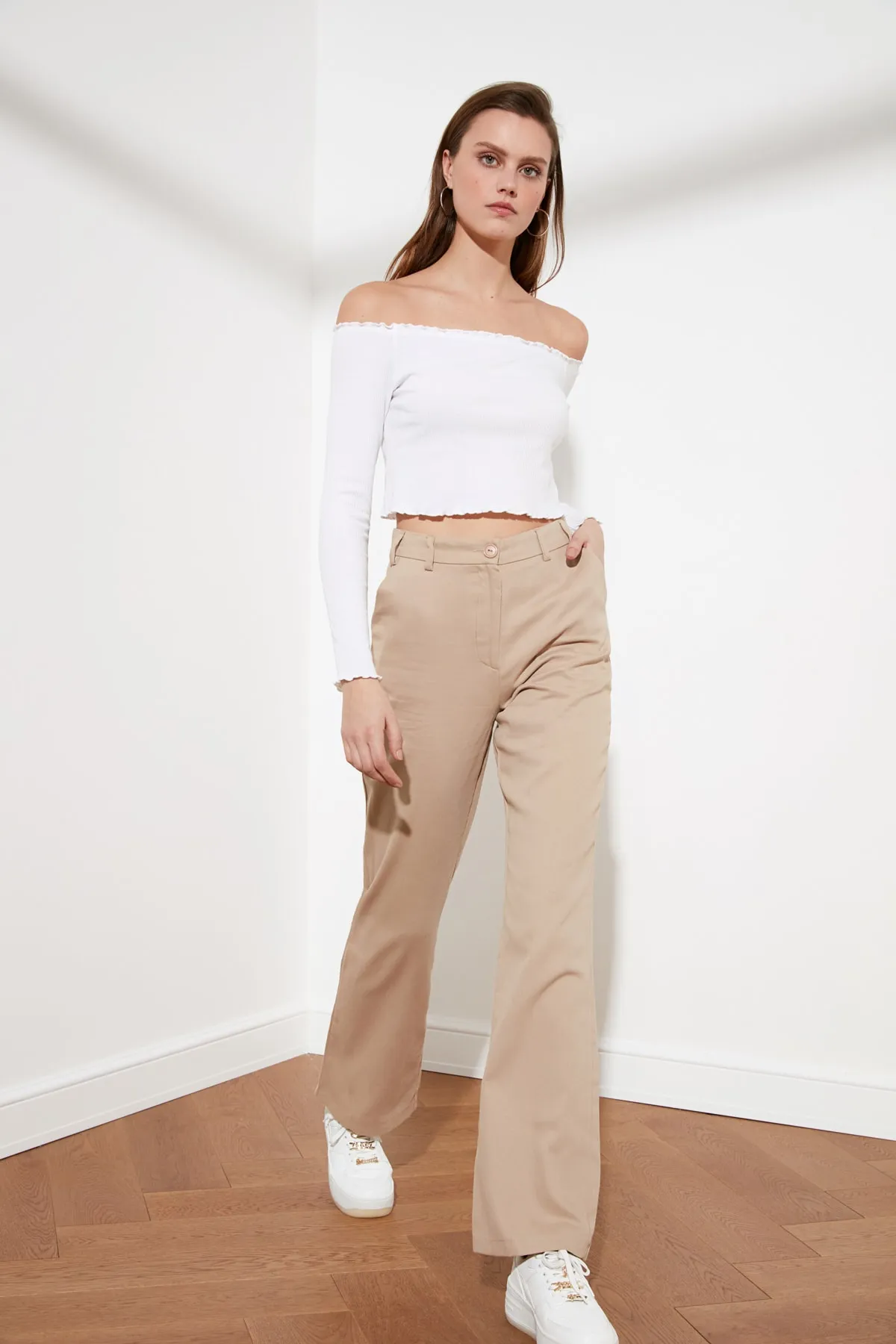 Trendyol Collection  Beige gewebte Hose mit weitem Bein TWOSS21PL0109