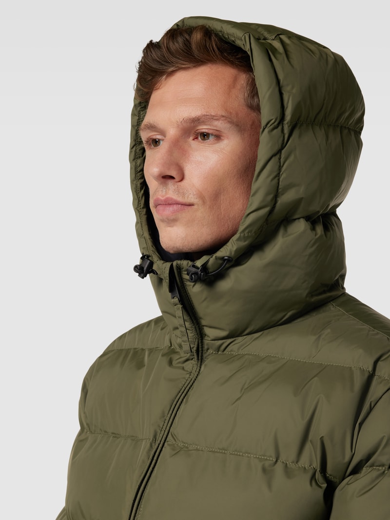 Steppjacke mit Kapuze in olivgrün