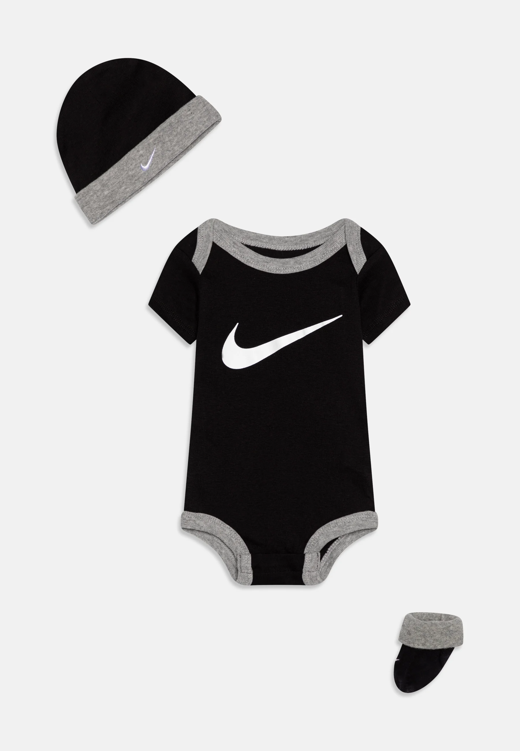 Conjunto Nike Sportswear - Gorro