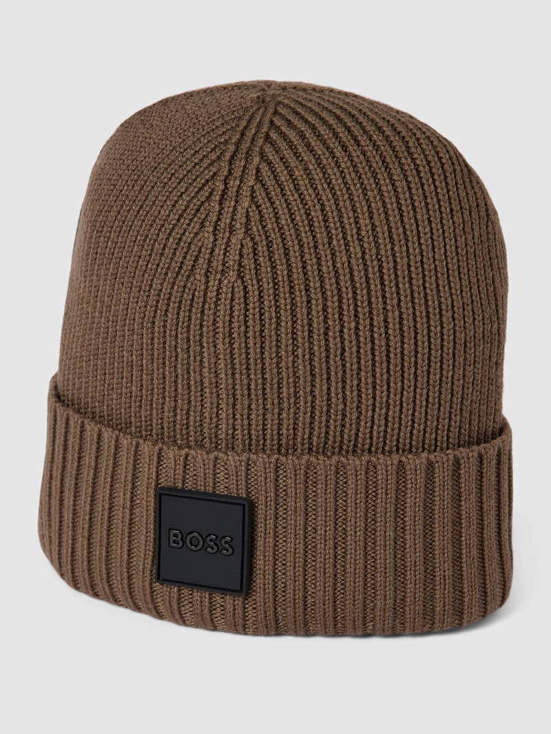Beanie mit Label-Patch Modell 'Fati' in olivgrün