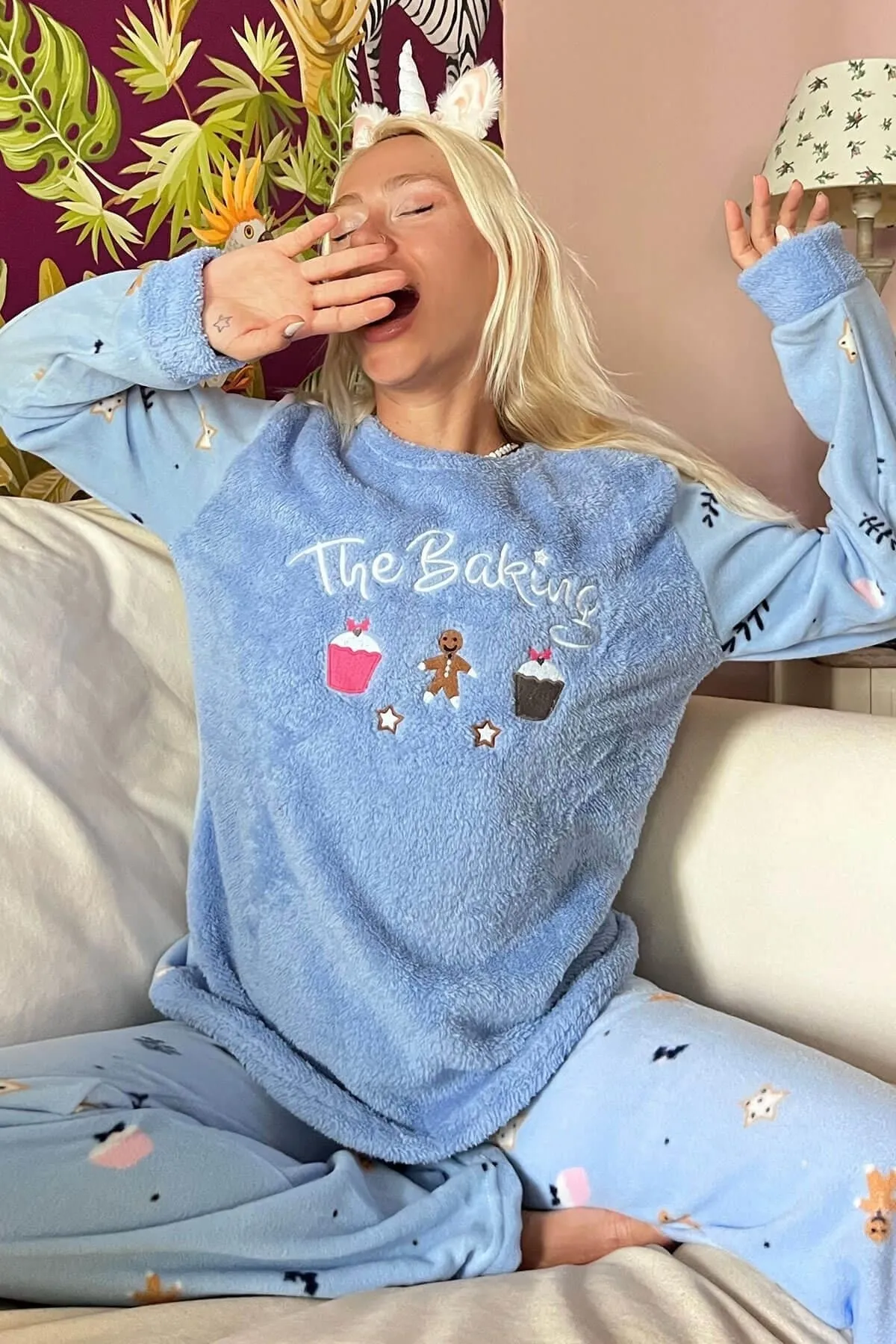 Pijamaevi  Blaues, gemustertes Plüsch-Pyjama-Set für Damen