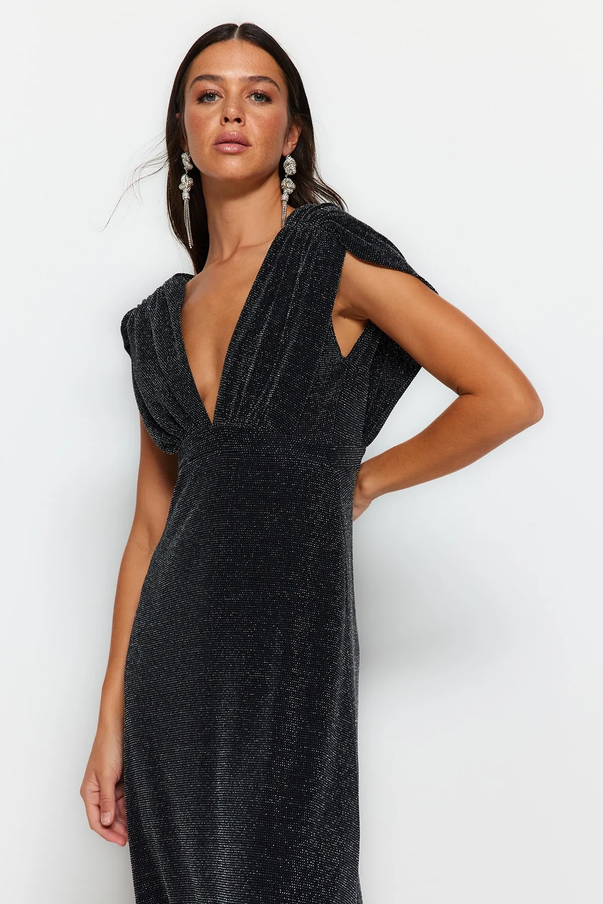 Trendyol Collection  Anthrazitfarbenes, glänzendes, elegantes Abendkleid mit offener Taille und Skaterfutter TPRSS23EL00503