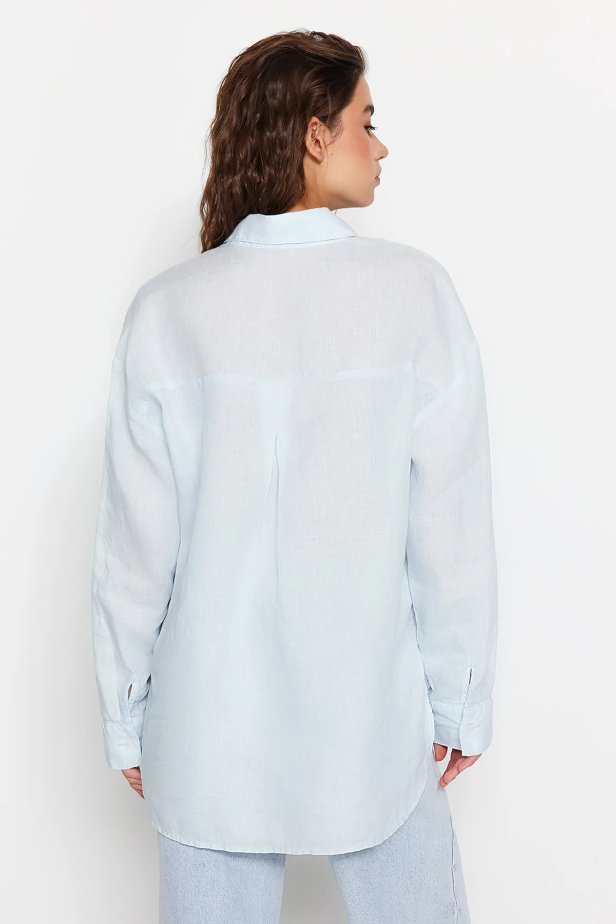 Trendyol Collection  Blaues Oversize-Hemd aus 100 % Leinen TWOSS23GO00443