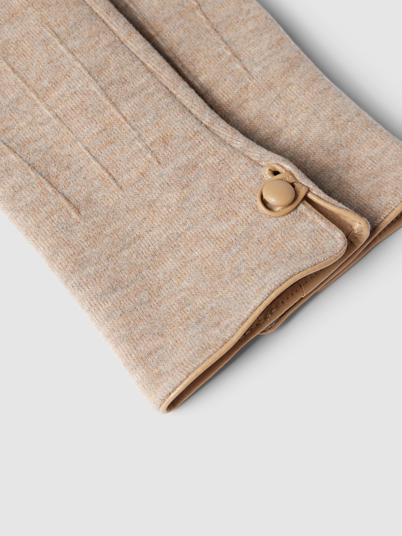 Handschuhe mit Knopfverschluss in beige