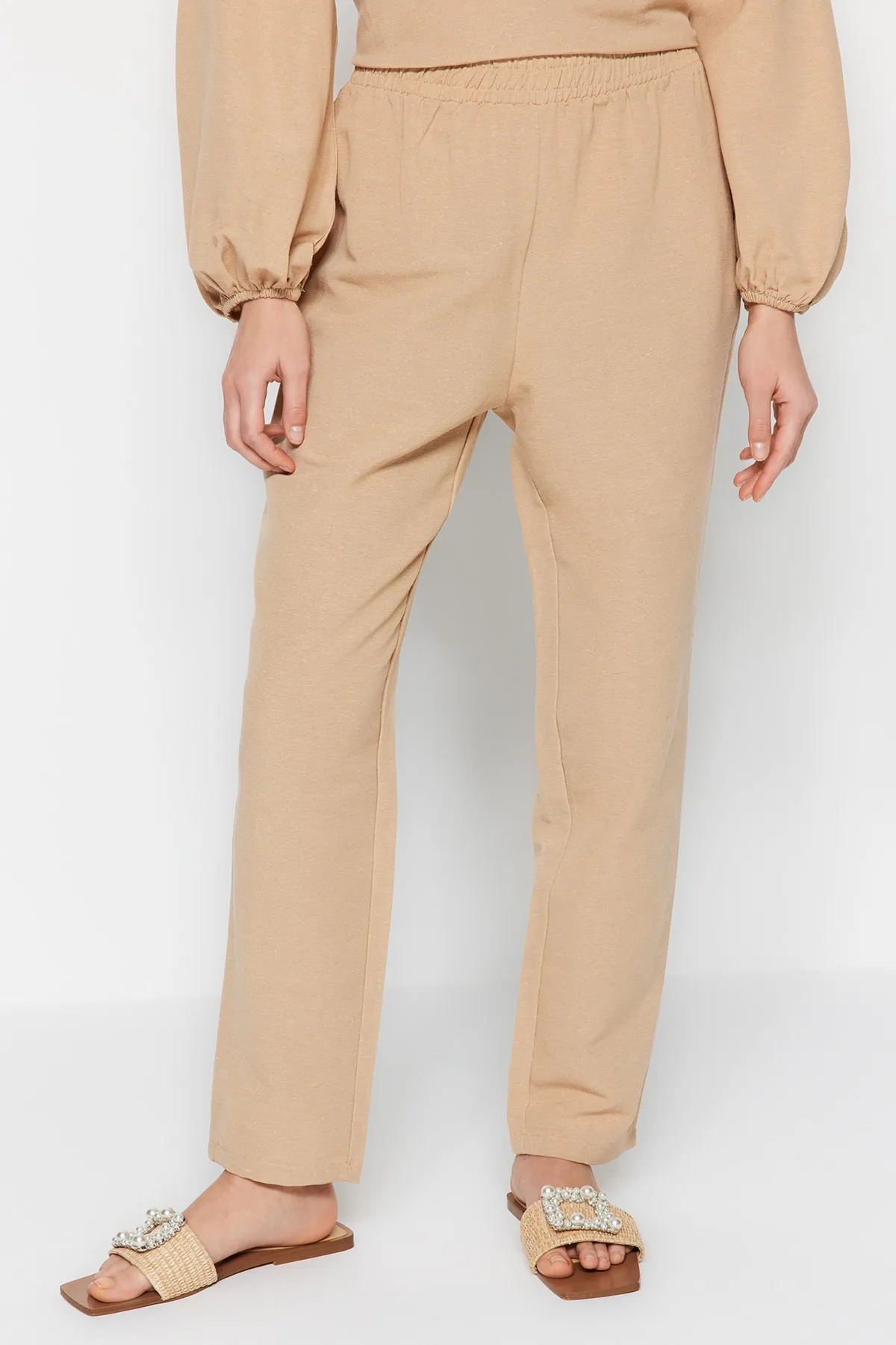 Trendyol Modest  Beiges Tunika-Hosen-Set mit Gipe-Detail in Leinenoptik TCTSS23US00075