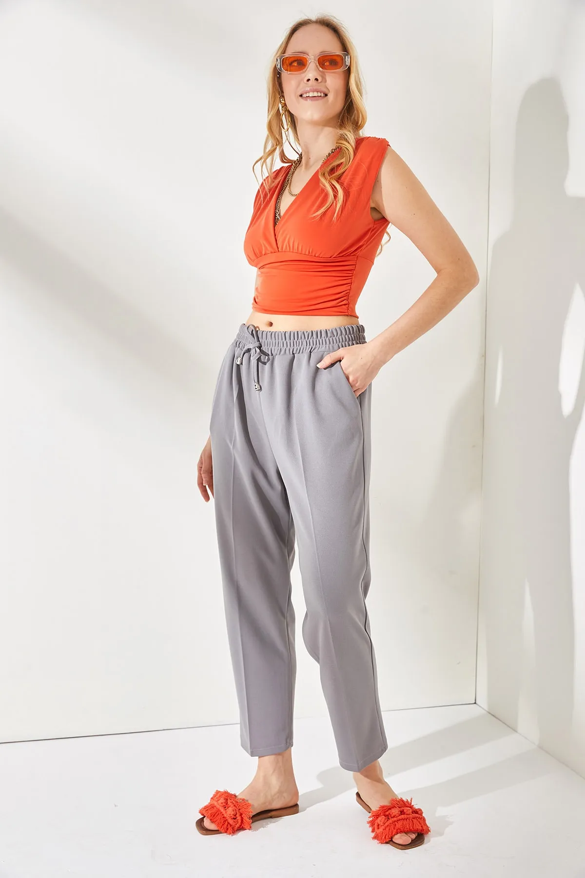 Olalook  Graue Damen-Karottenhose mit elastischem Bund und Tasche PNT-19000203