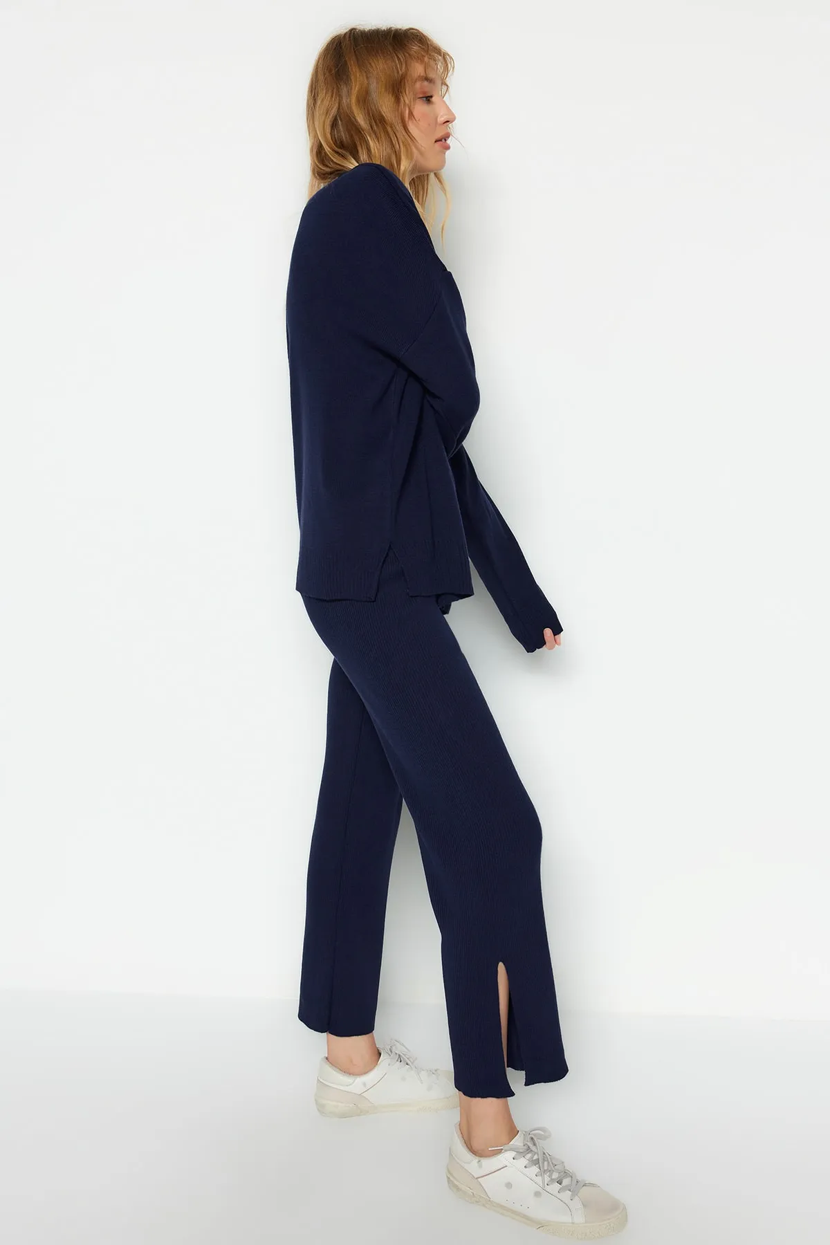 Trendyol Collection  Marineblaue, weite Passform, Basic-Hose, Strickoberteil und -unterteil-Set TWOAW22AU0040