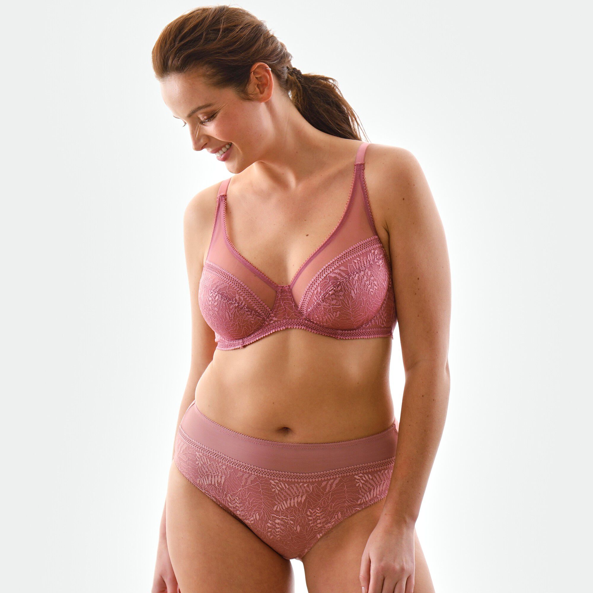 Culotte haute tout en dentelle Camana