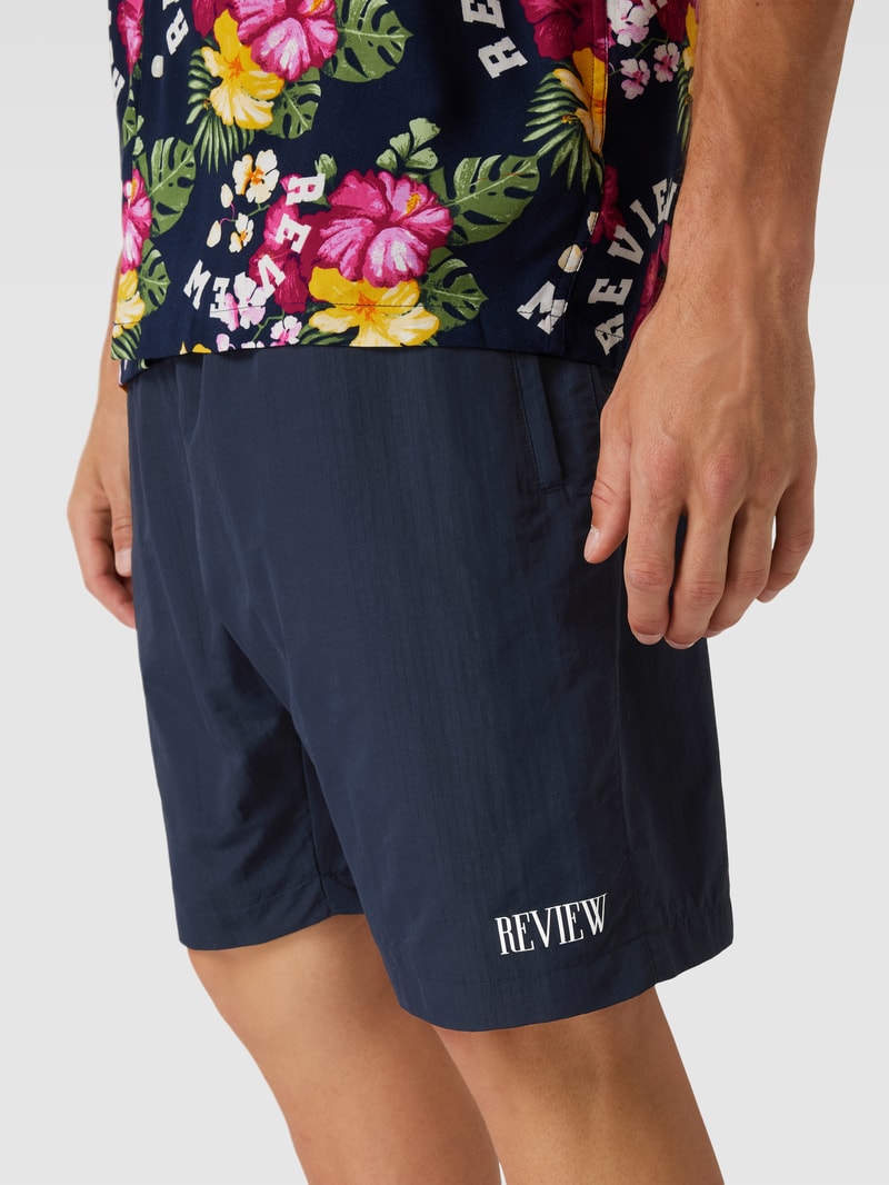 Shorts mit Label-Print in dunkelblau