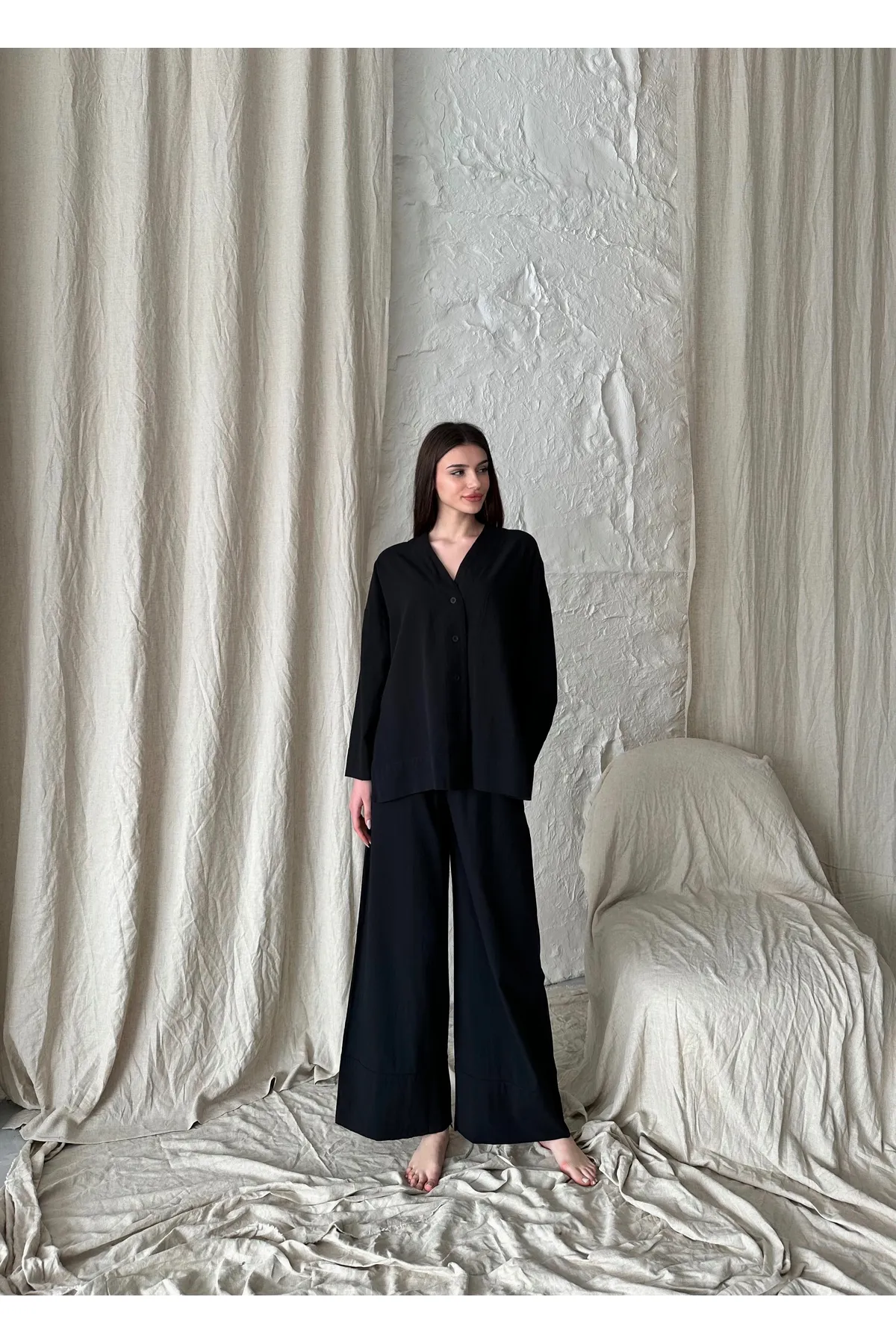 Laluvia  Schwarzes Leinen-Set mit Doppelbeinhose und Hemd
