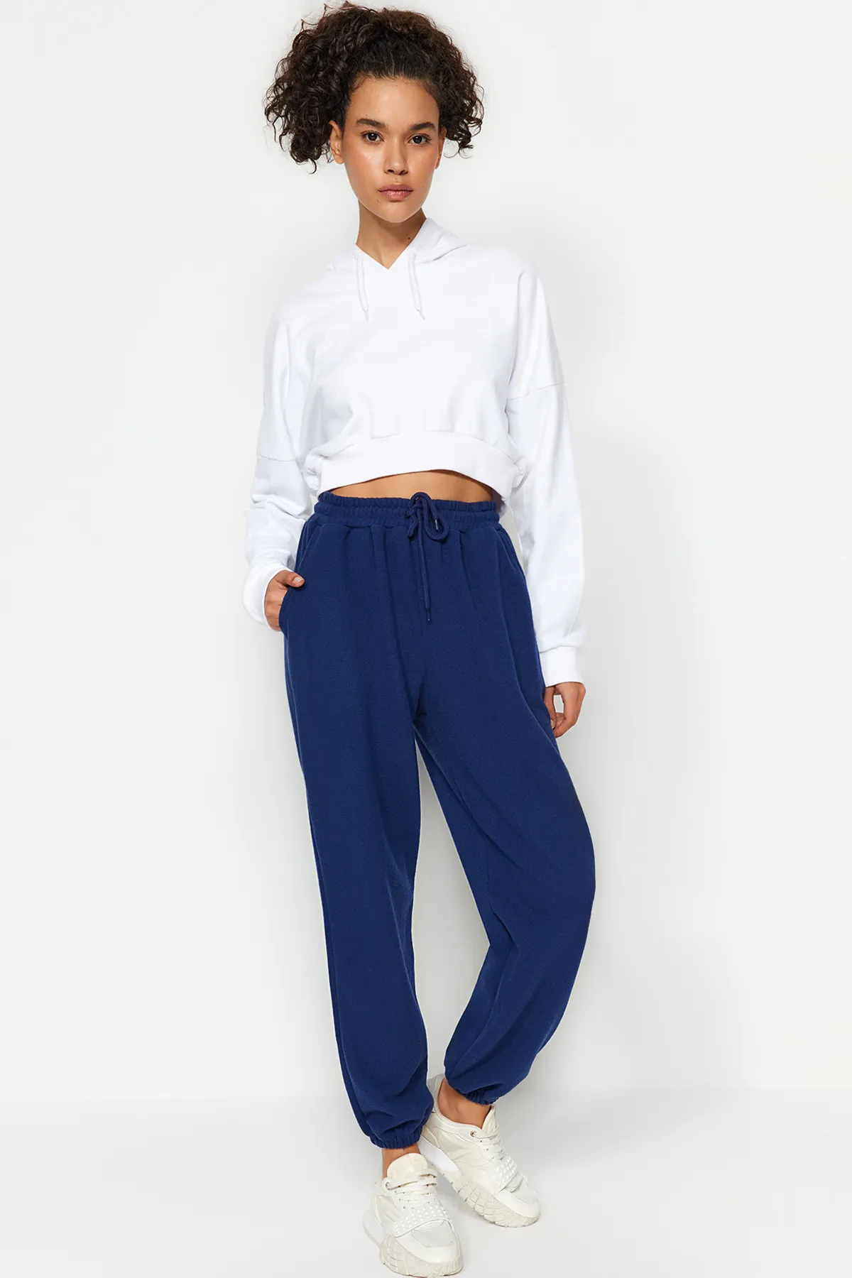 Trendyol Collection  Dark Navy Thessaloniki Bequeme Passform, gestrickte Sport-Jogginghose mit Tasche TWOAW21EA0168