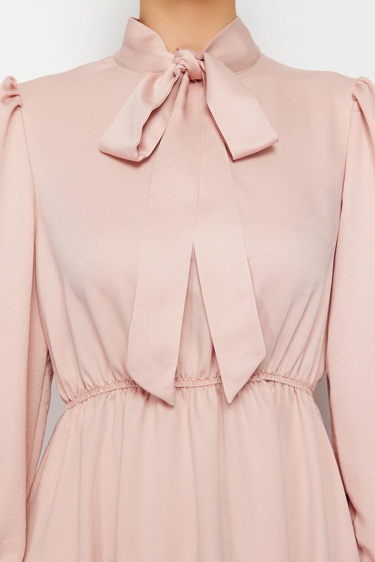 Trendyol Modest  Kleid aus schlichtem Webstoff mit Puderkragen und Schnürung TCTSS24EB00136