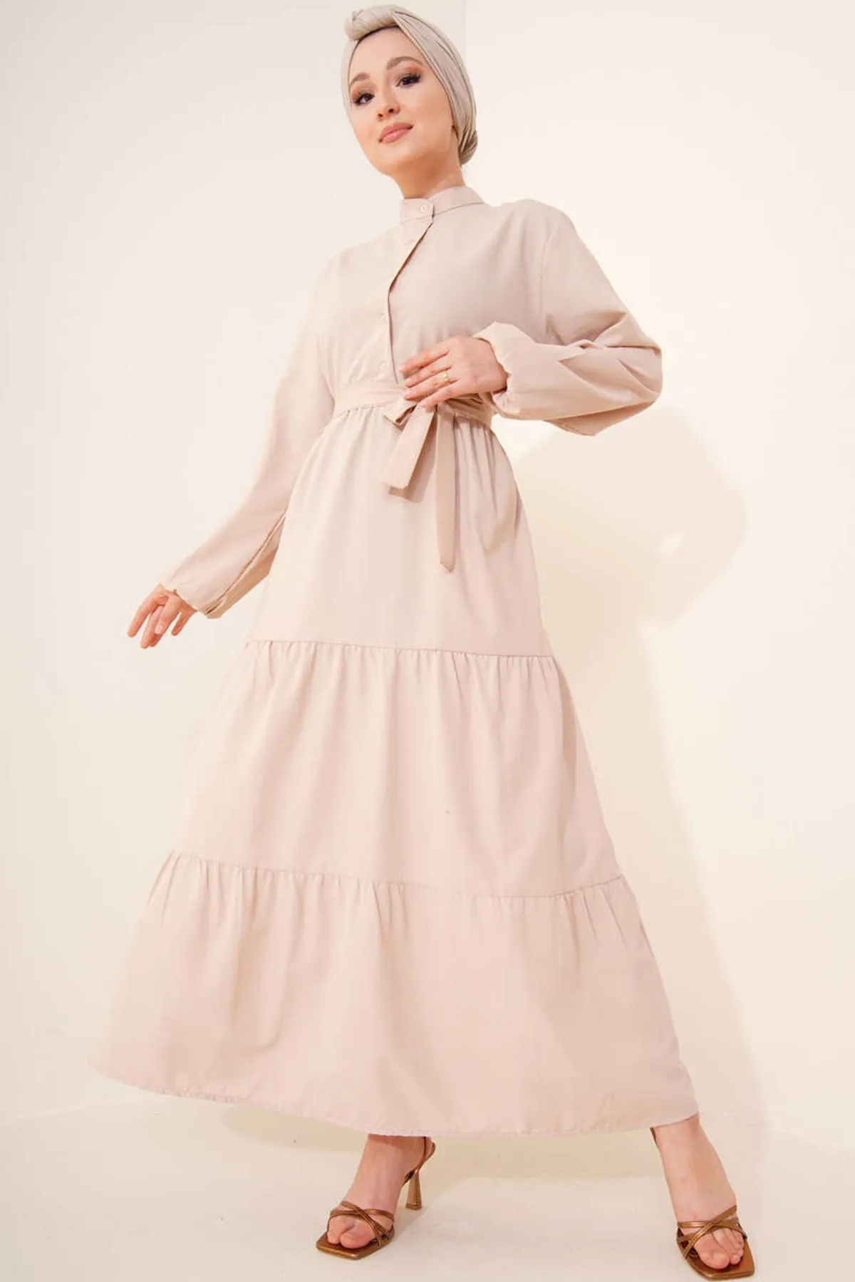 benguen  428 Wunderschönes Hijab-Kleid mit Kragen und Knöpfen in Beige