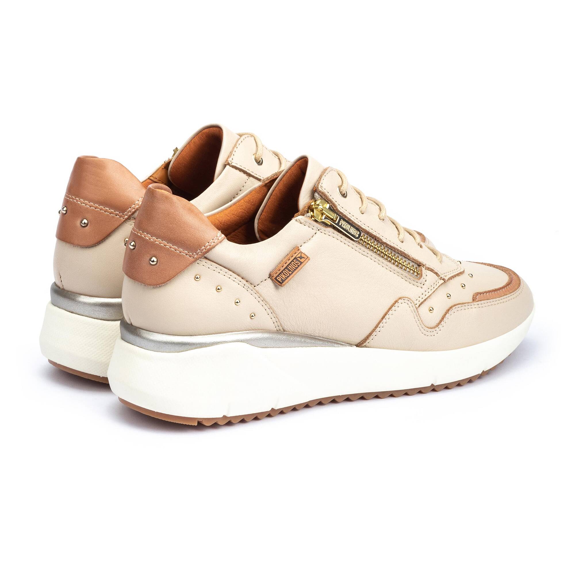 Sneakersy na koturnie z ćwiekami - KOŚĆ SŁONIOWA