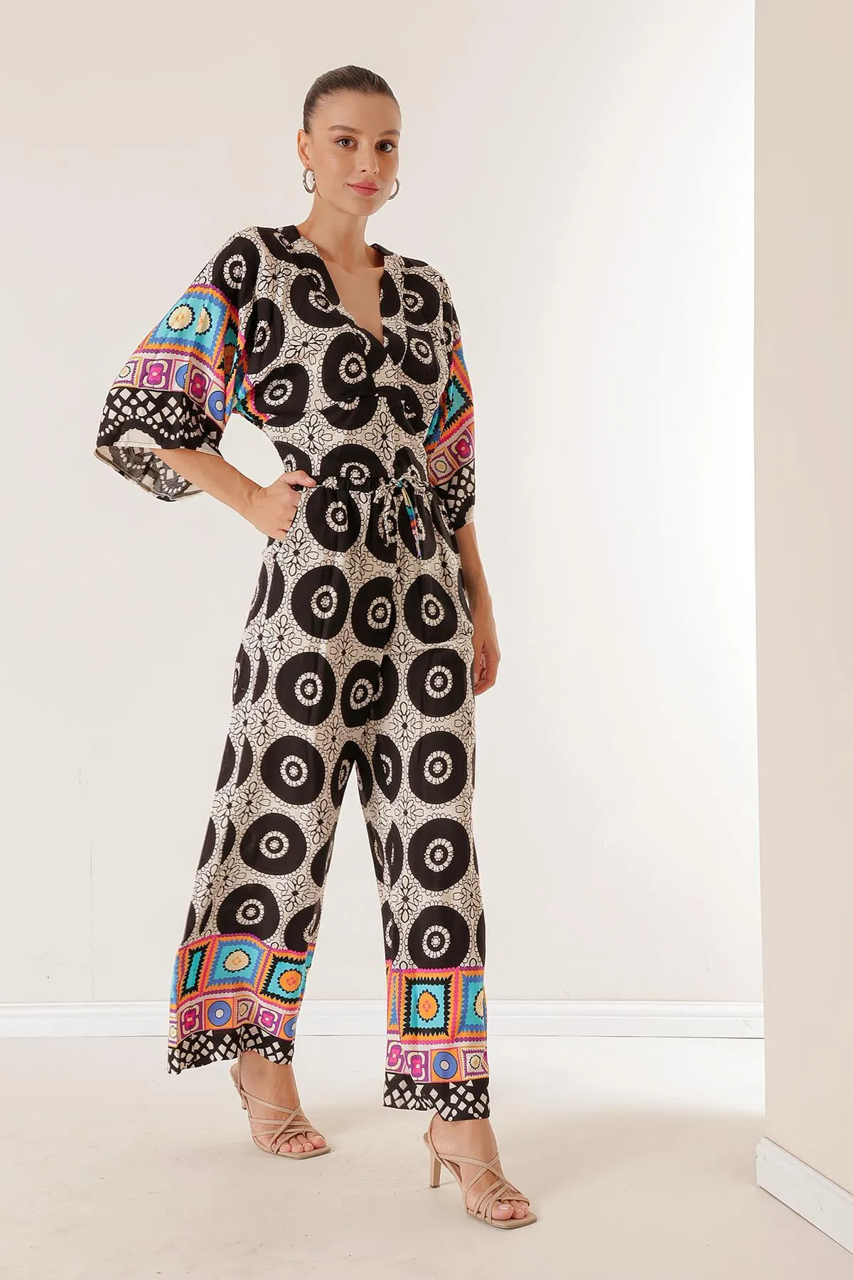 By Saygı  Palazzo-Hose mit elastischer Taille und Taschen vorne und hinten, V-Ausschnitt, bauchfrei, geometrisch gemustert, 2-teiliges Set