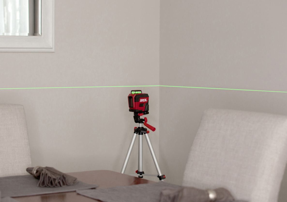 SKIL MT1E1961DA Samonivelirajući laserski nivelator s križnim linijama 360 zeleni + stativ i USB kabel za punjenje