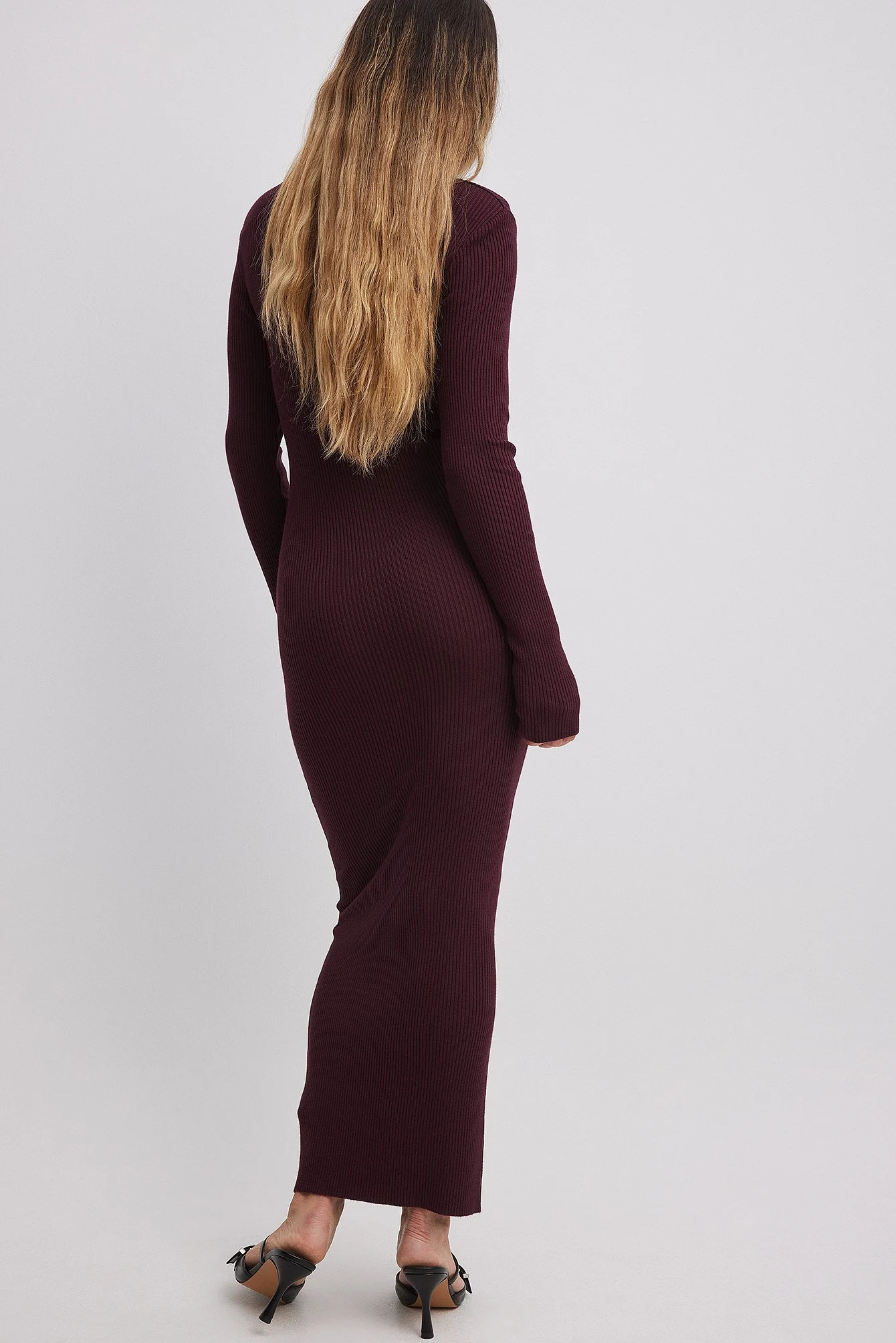 Maxikleid mit gestrickten Schulterpolstern