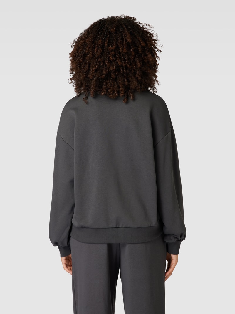 Sweatshirt mit Label-Print in schwarz