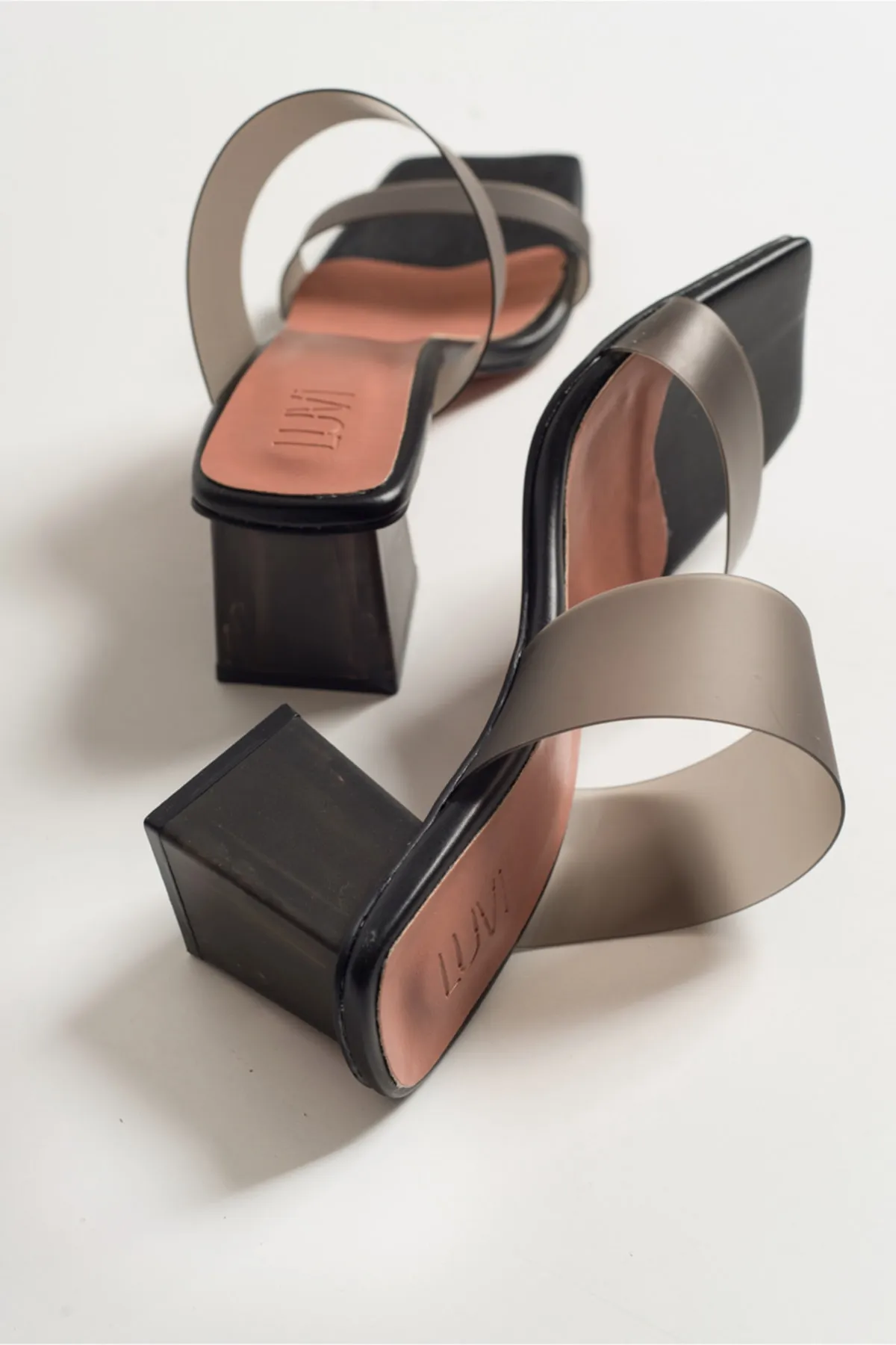 LuviShoes  Transparente Damen-Hausschuhe mit schwarzem Hautabsatz