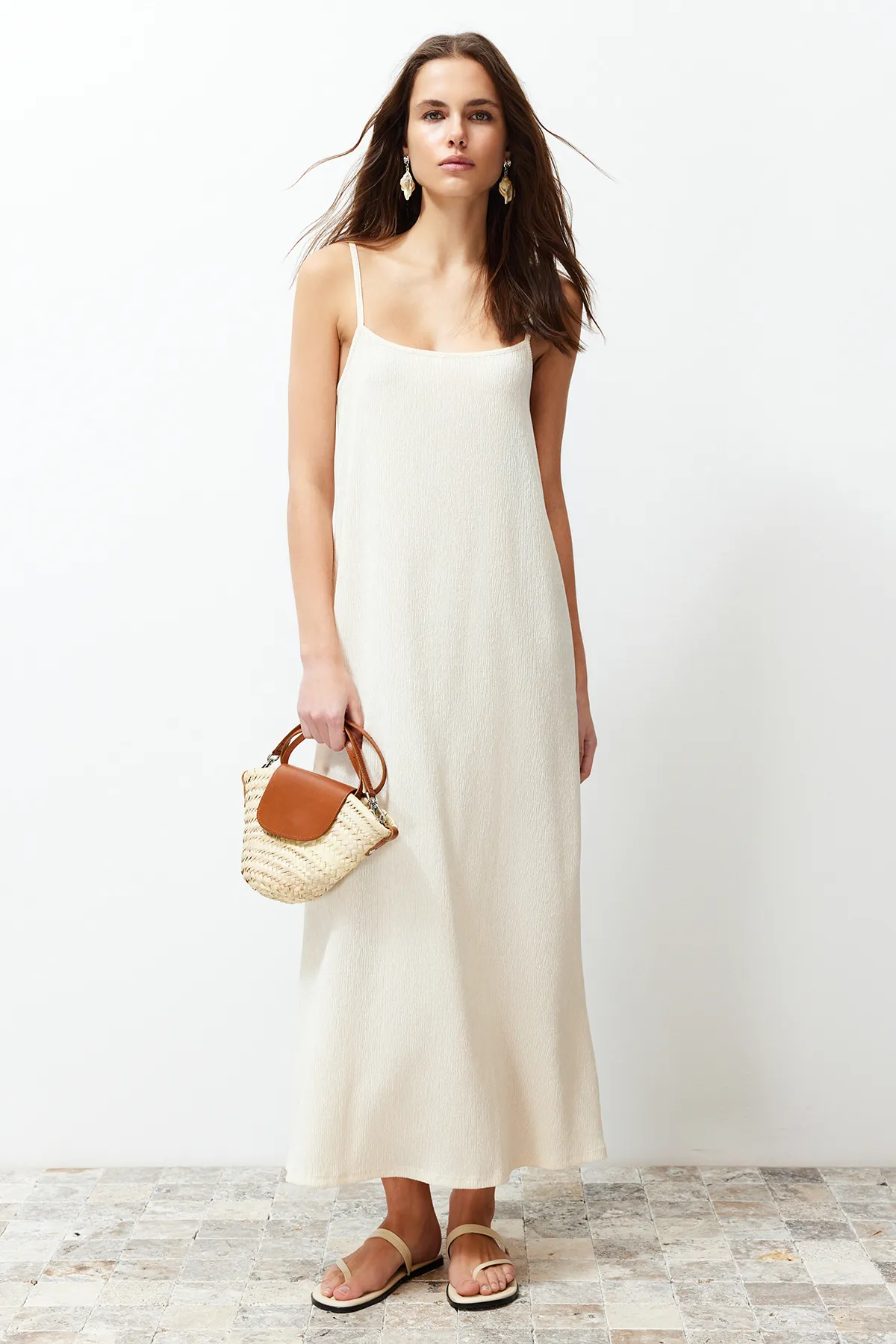Trendyol Collection  Steinfarbener, flacher Riemen, Shift/Flat Maxi TWOSS24EL00288