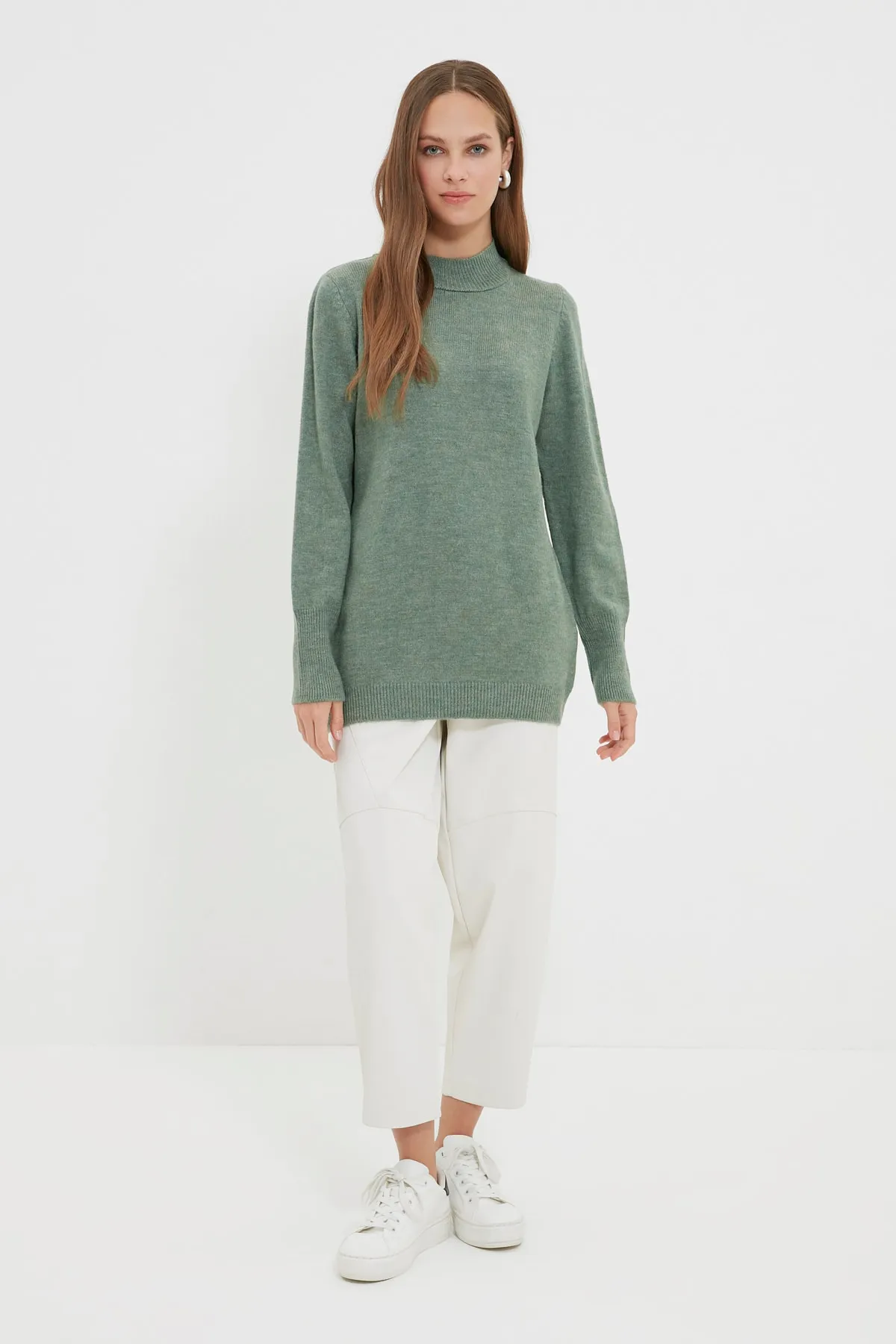 Trendyol Modest  Grüner Stehkragen-Strickpullover TCTAW22AK0097