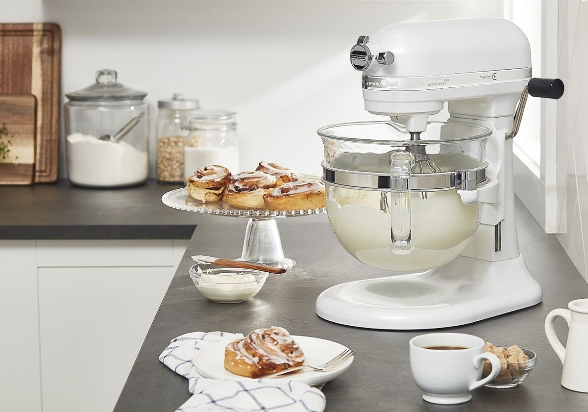 <p>Whether you need 13 dozen cookies for the school bake sale or shredded chicken for Taco Tuesday with friends and family, the KitchenAid&reg; Professional 6500 Design&trade; Series 6 Quart Bowl-Lift Stand Mixer has the capacity for every occasion.