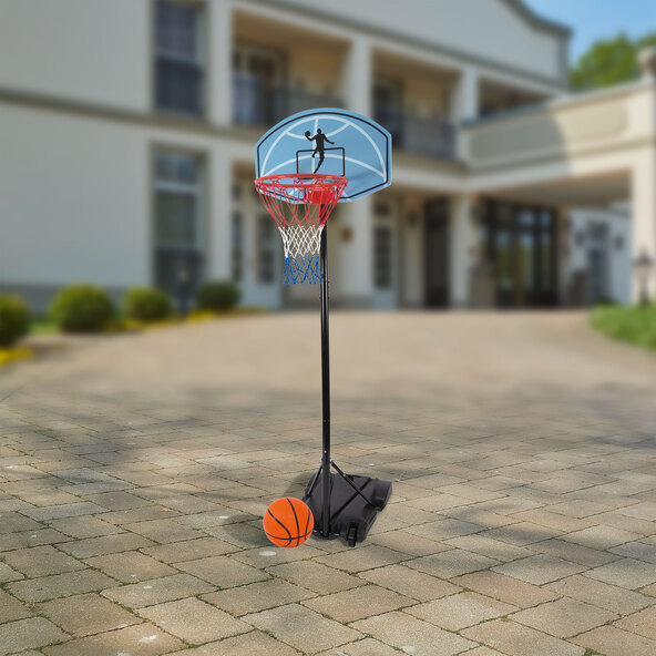 Basketballkorb mit Ball