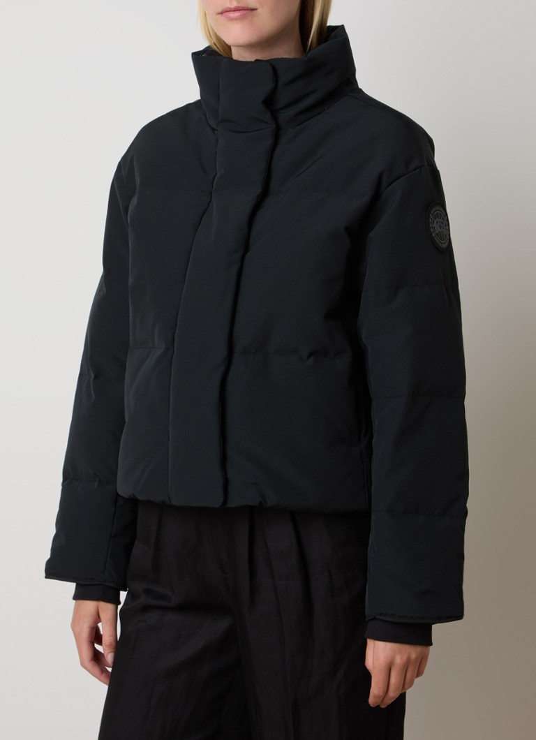 Kurtka puchowa Canada Goose Grandview z kieszeniami zapinanymi na zamek.