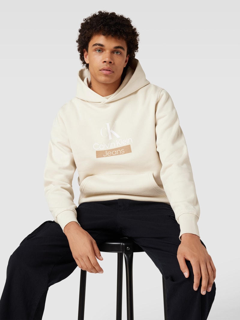 Hoodie mit Känguru-Tasche in beige