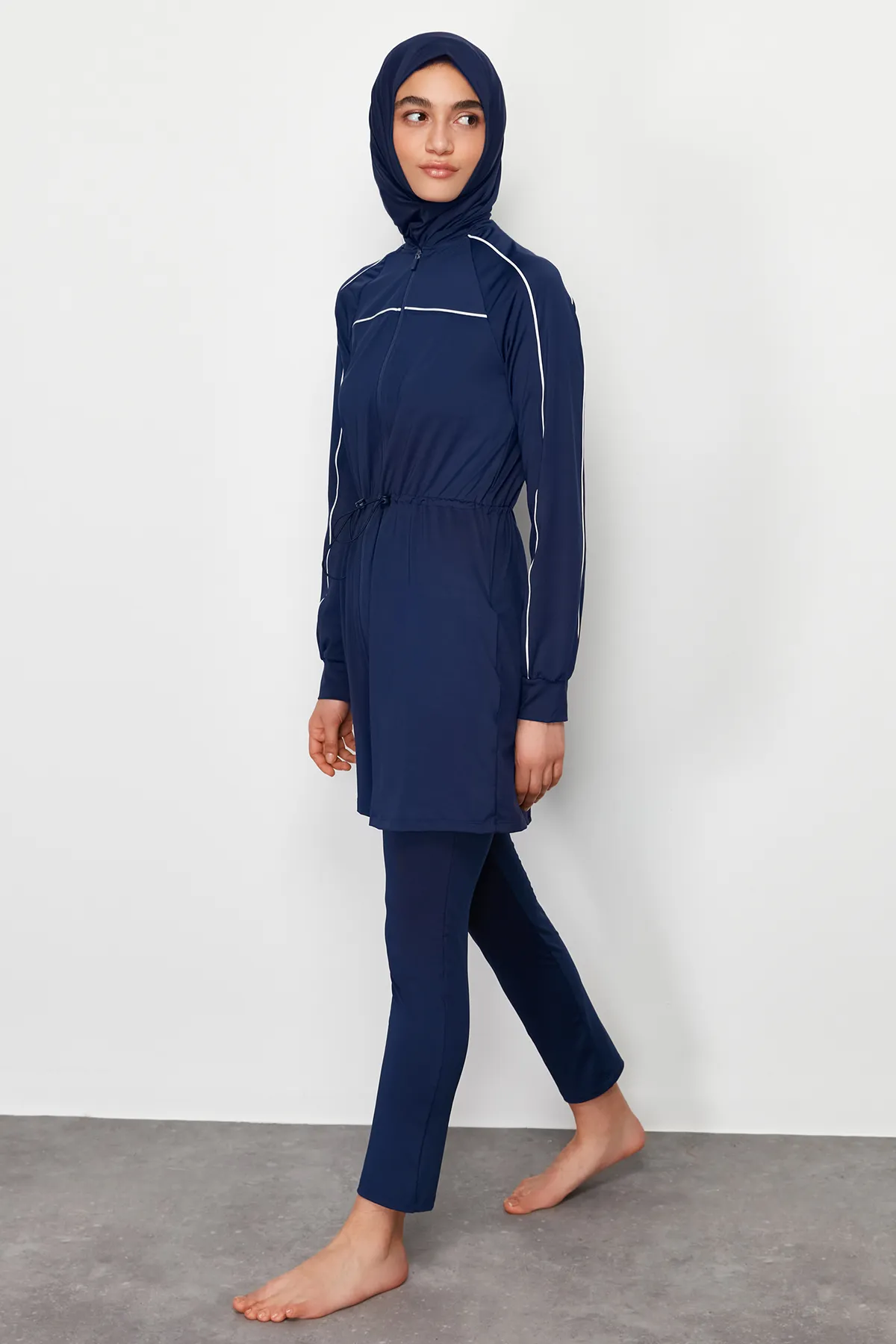 Trendyol Modest  Marineblaues, paspeliertes Beachwear-Badeanzug-Set mit drei Teilen, vollständig bedeckt, TCTSS24CF00004