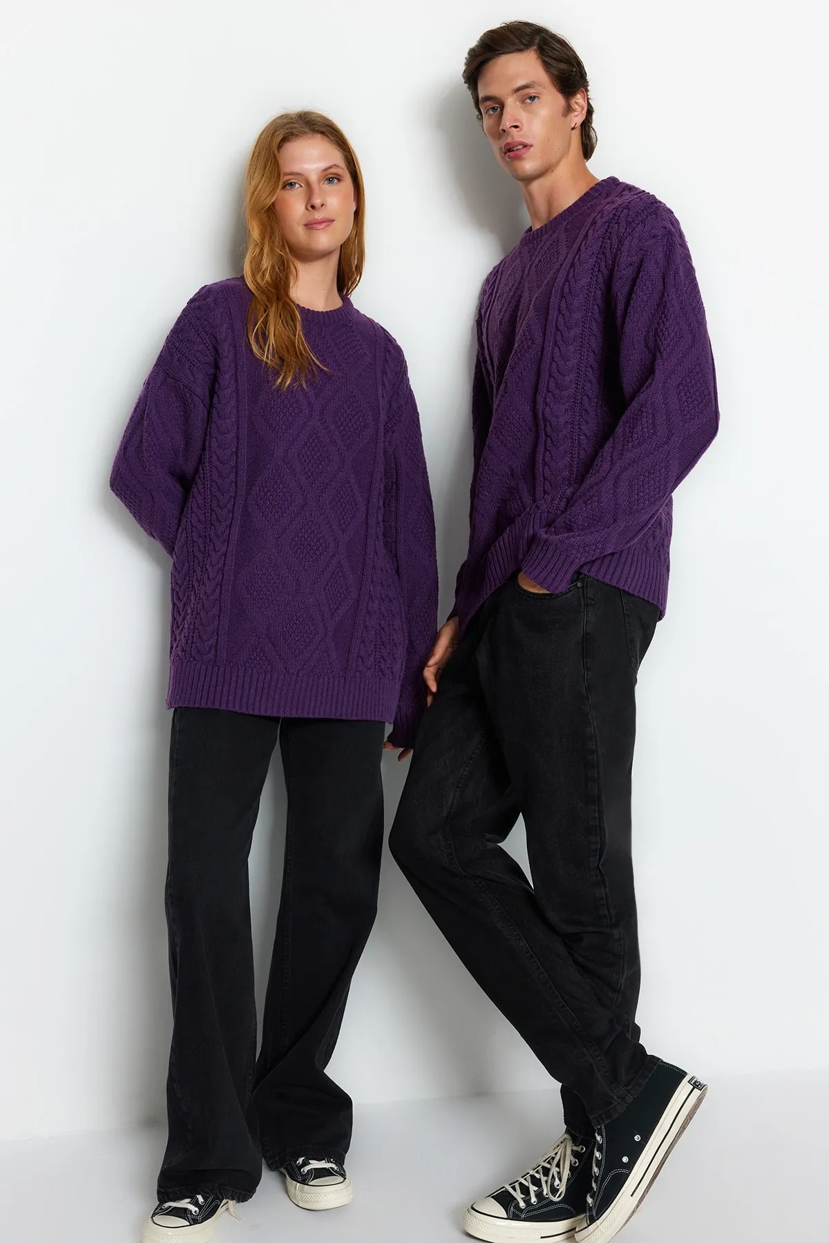 Trendyol Collection  Lila Unisex-Strickpullover mit weitem Schnitt und Rundhalsausschnitt aus geflochtenem Haar TMNAW23KZ00280