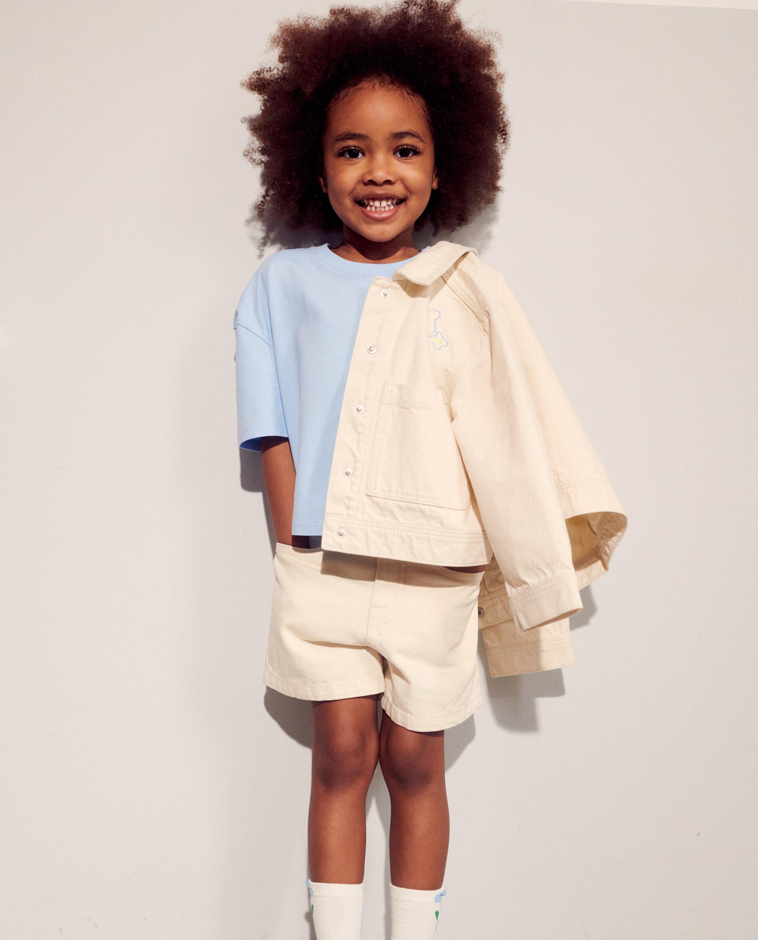 Cardigan din denim Fred + Ginger cu flori brodate, alb