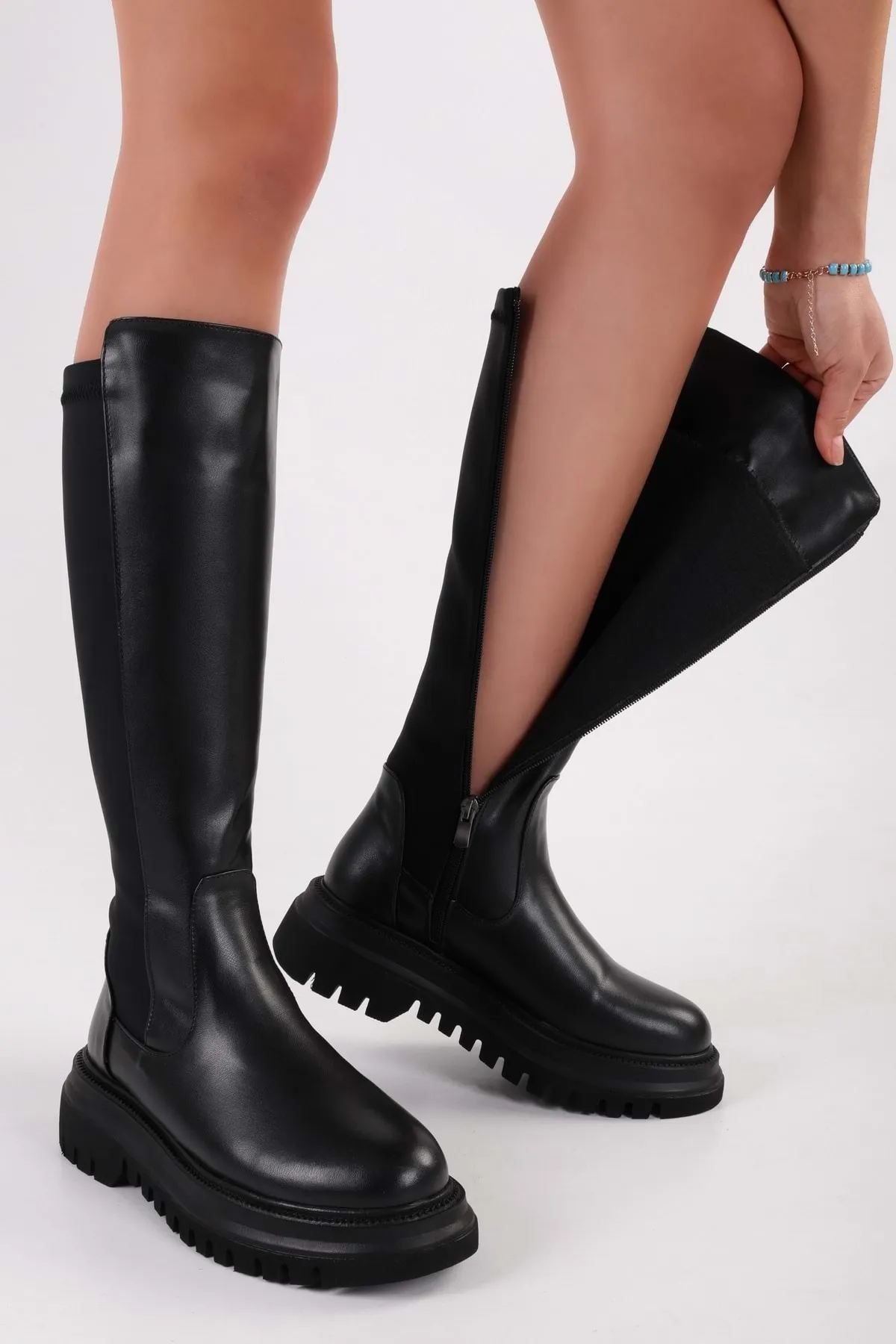 Shoeberry  Kreideschwarze Damenstiefel mit dicker Sohle