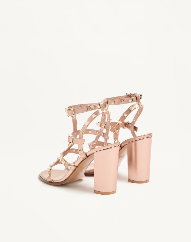 Sandália Rockstud em couro de bezerro laminado com tiras de 90 mm