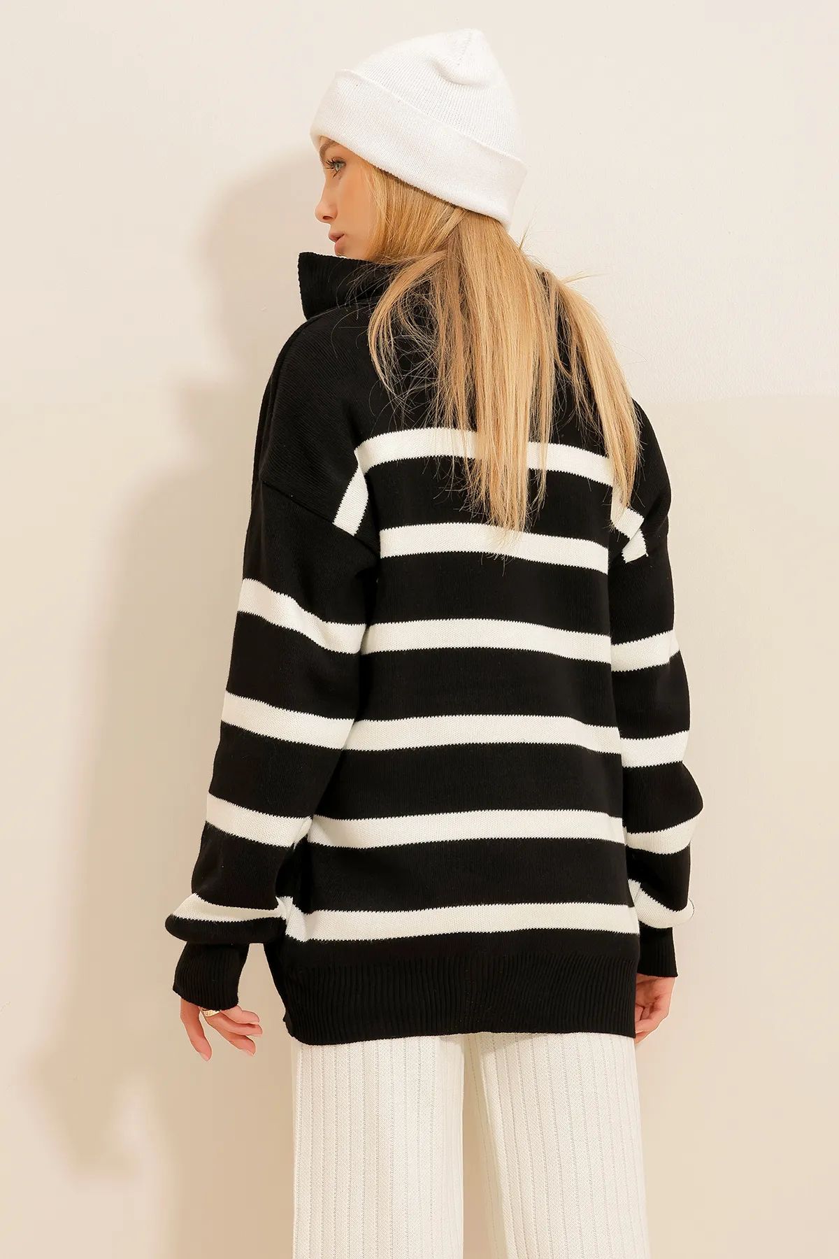 Trend Alaçatı Stili  Schwarzer Damen-Winterpullover mit Reißverschluss und Streifenmuster ALC-X11055