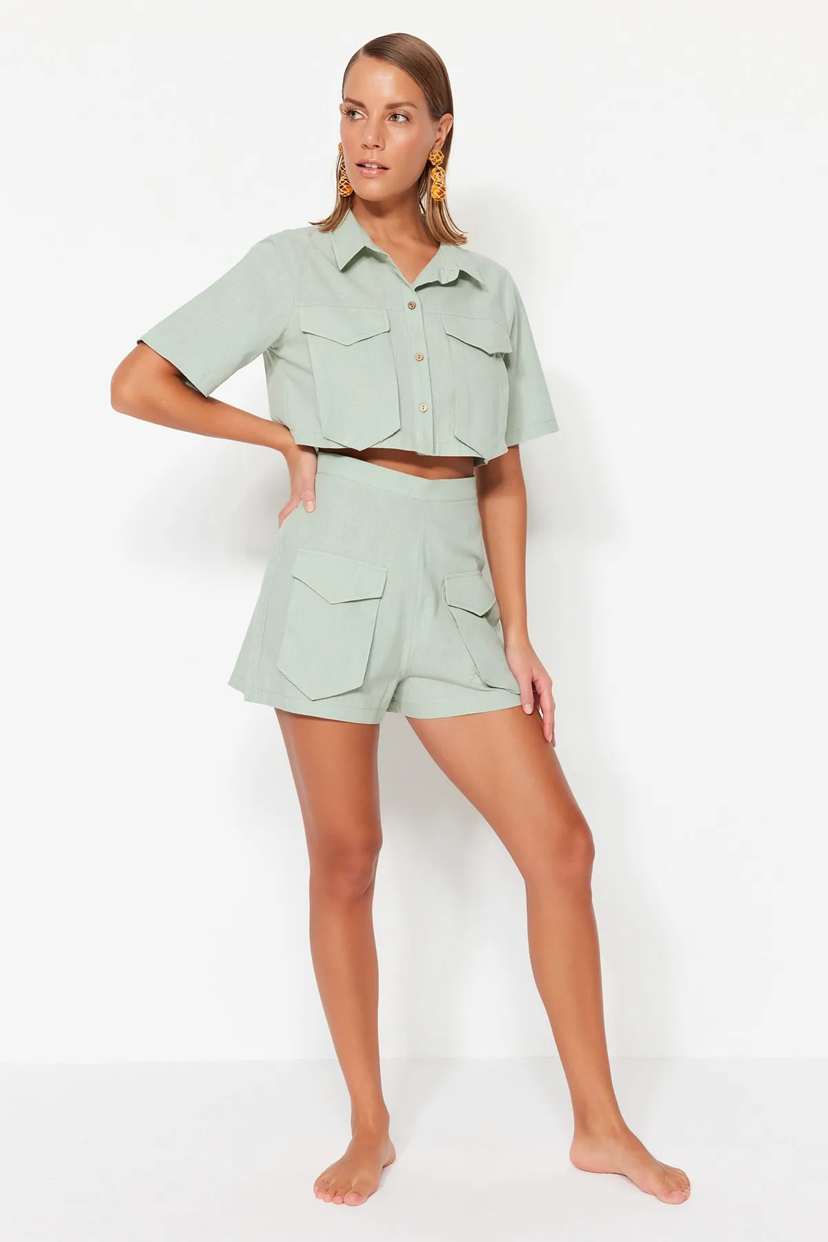 Trendyol Collection  Mintgrünes Set mit gewebten Taschen, 100 % Baumwolle, Hemd und Shorts TBESS22AU00007