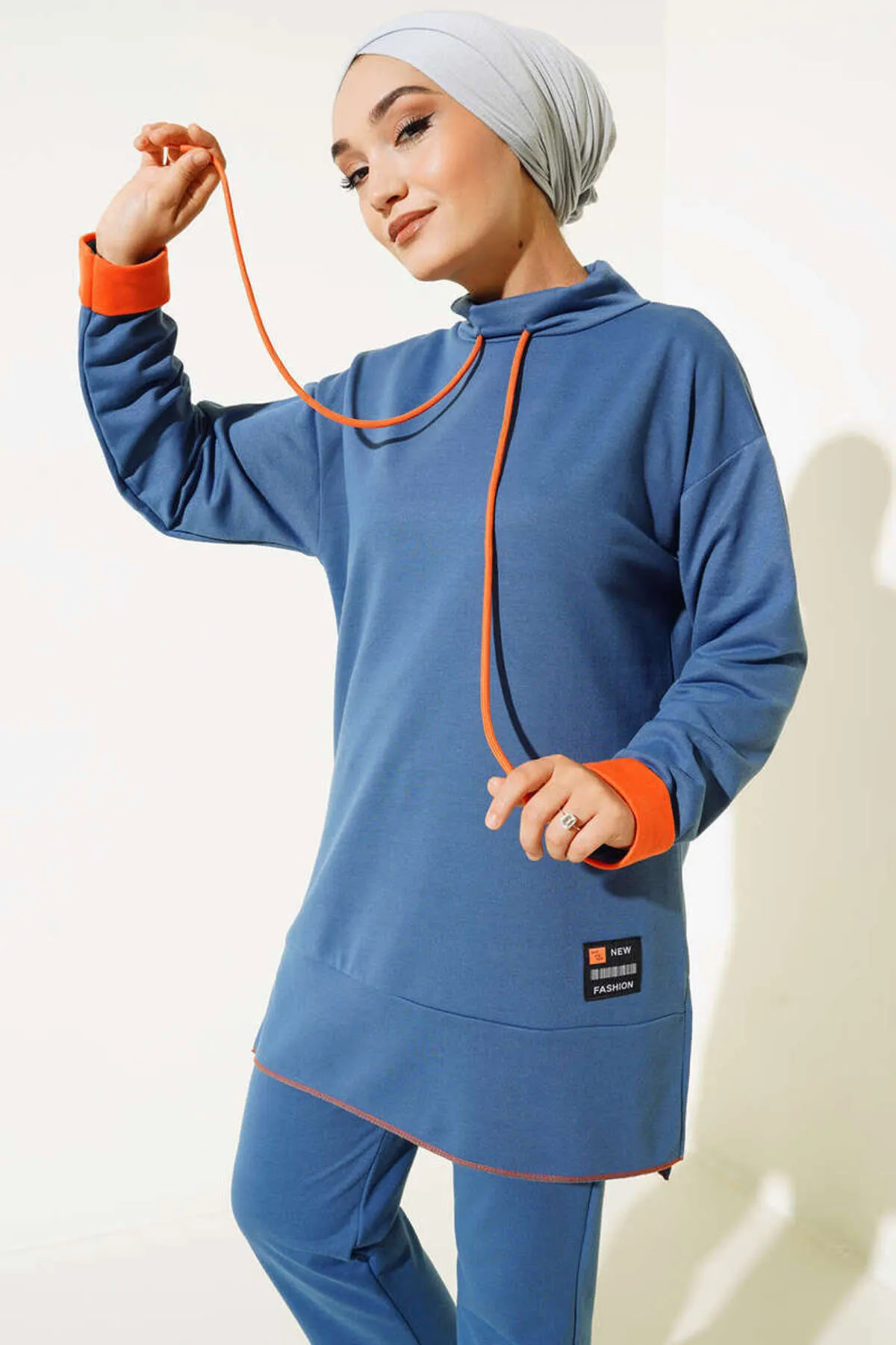 VOLT CLOTHİNG  Damen-Doppelanzug mit Barcode-Emblem
