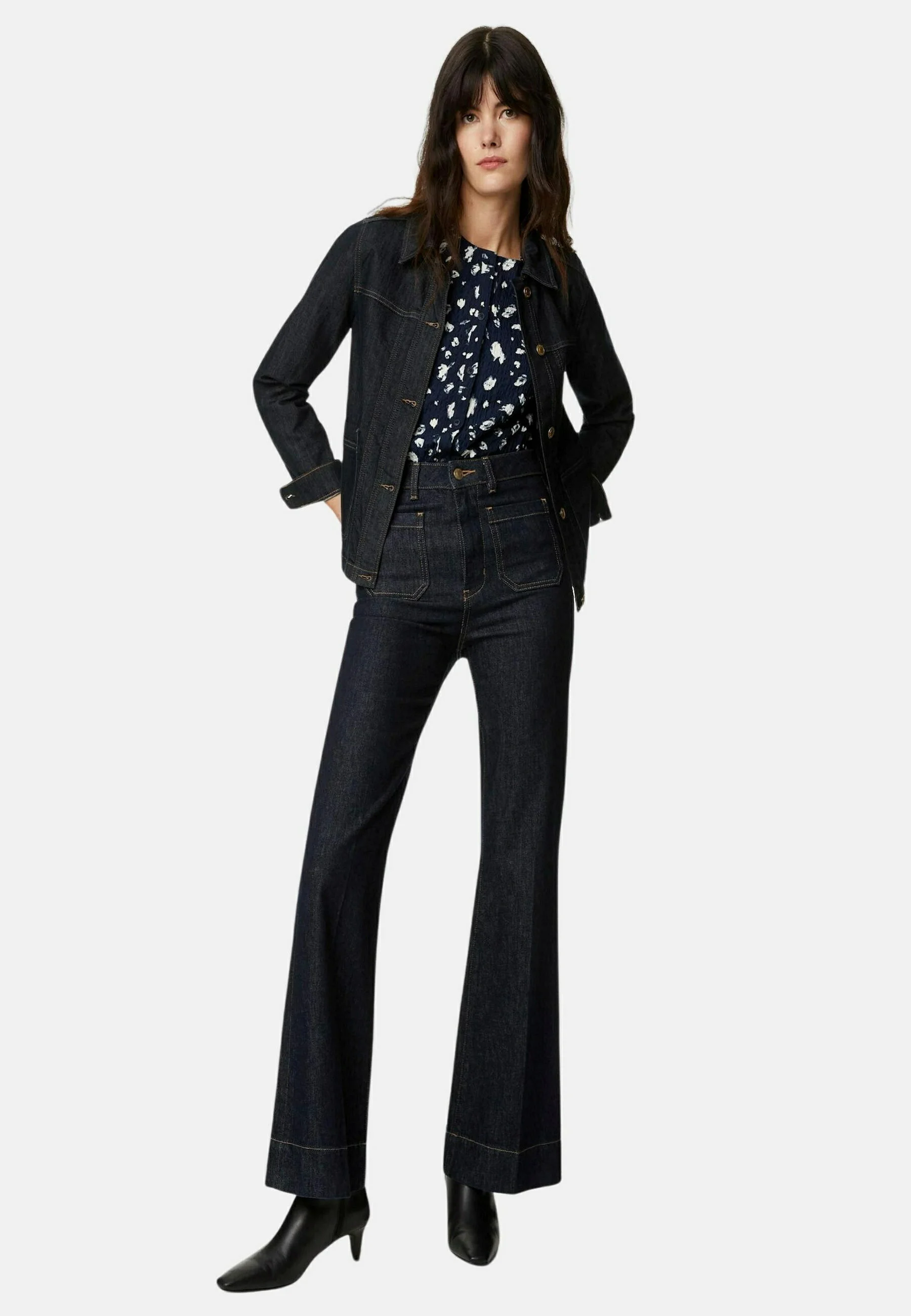 Blusa con botones texturizados y estampados de Marks & Spencer
