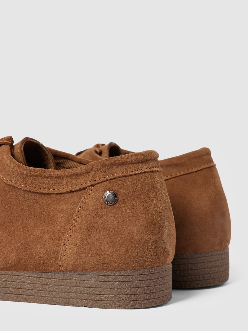 Schnürschuhe mit Label-Details in cognac