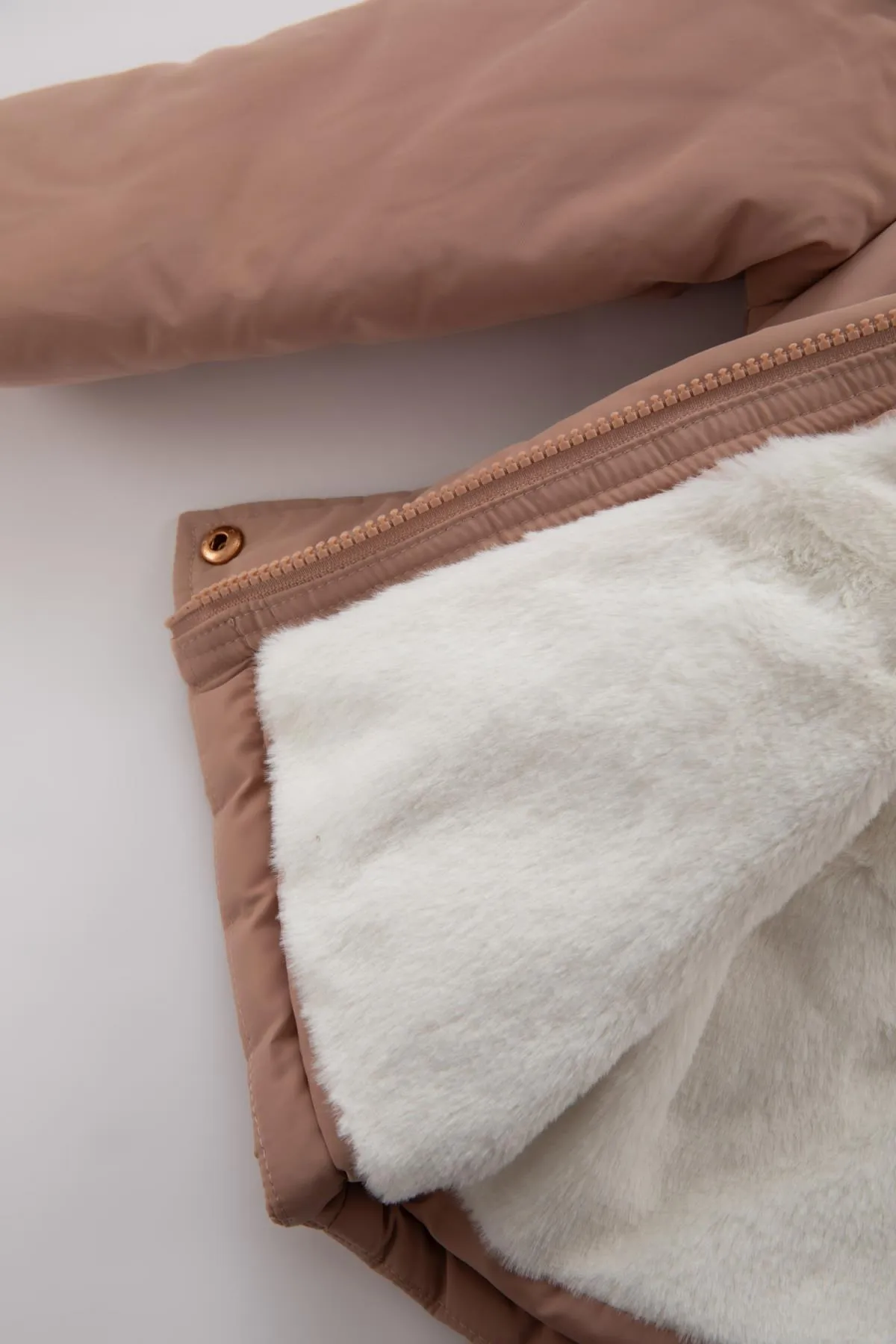 DeFacto  Wasserdichter Mantel mit Kapuze für Babys, Mädchen A2451a523au