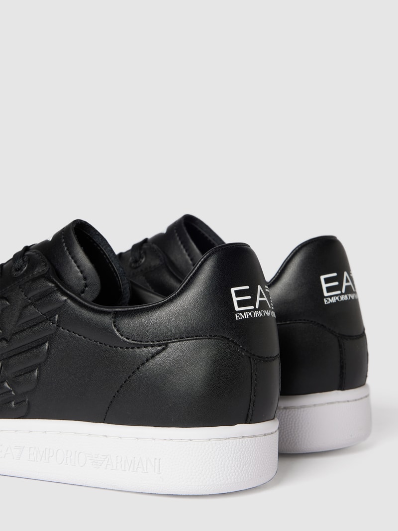 Sneaker mit Label-Details in schwarz