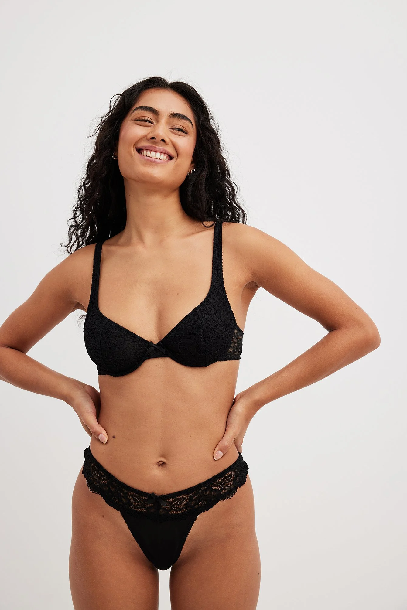 Hochgeschnittene Spitzenhöschen