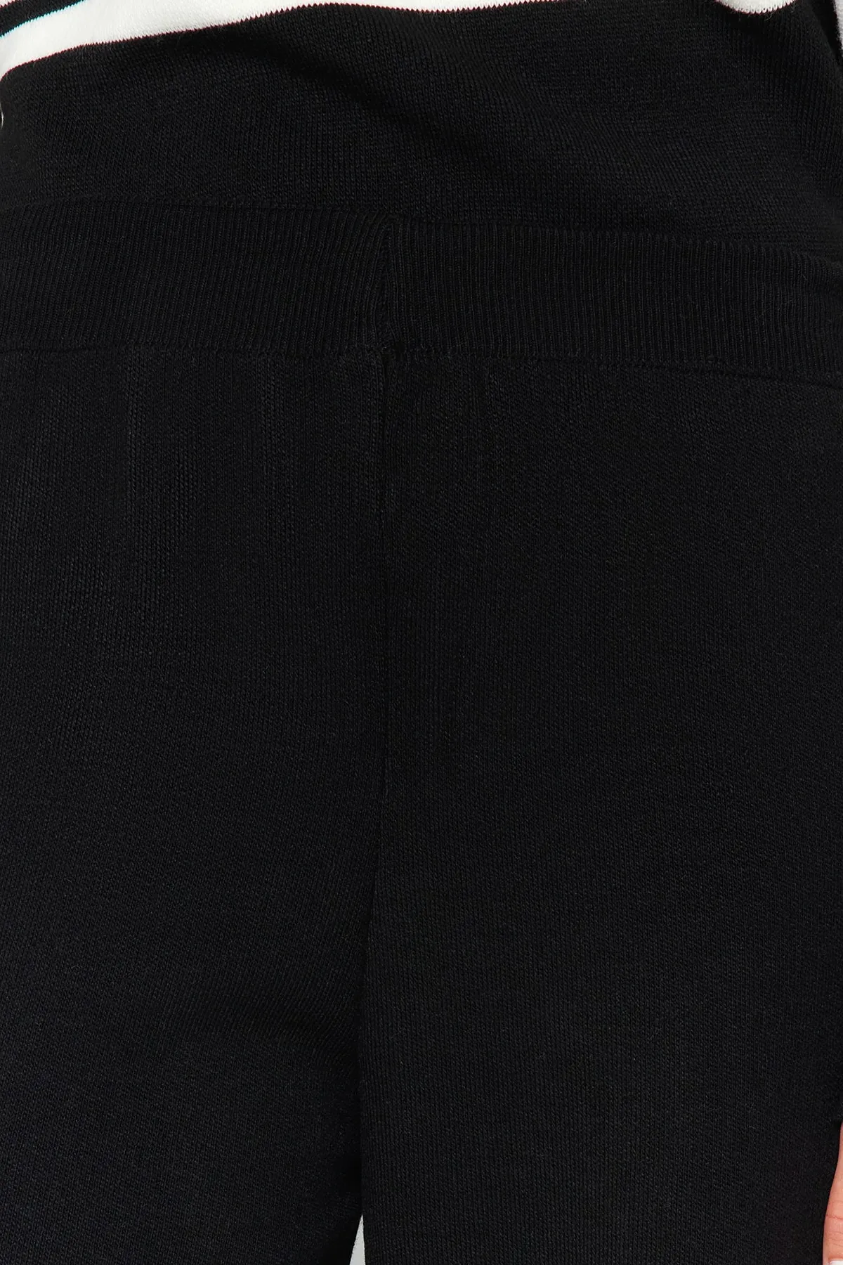 Trendyol Collection  Schwarzes Strickoberteil und -unterteil im weiten Schnitt TWOAW24AU00041