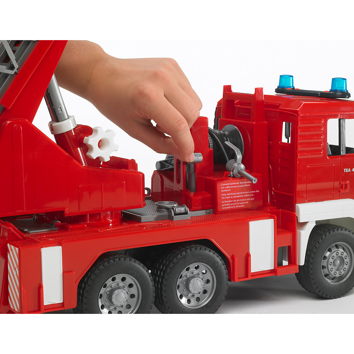 BRUDER 02771 TPS MAN Feuerwehr m. Drehleiter, Licht und Sound