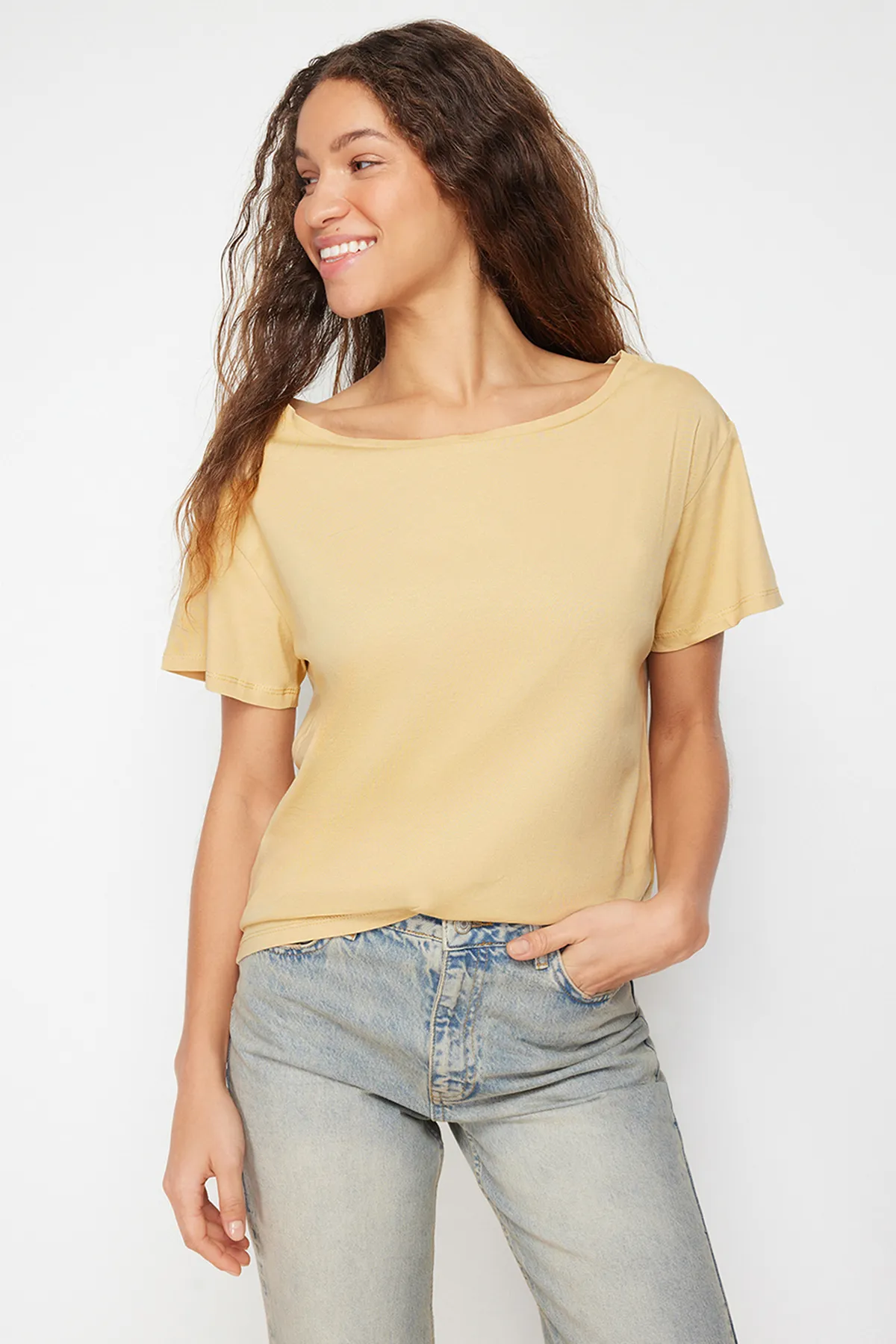 Trendyol Collection  Dunkelbeige 100% Baumwolle Oversize/Weit geschnittenes Strick-T-Shirt mit U-Boot-Ausschnitt TWOSS20TS0140
