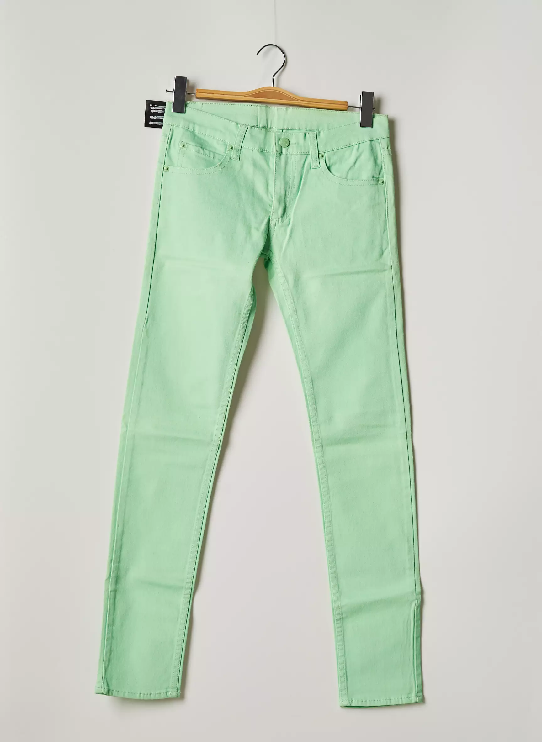 Cheap Monday Pantalons Slim Femme couleur vert