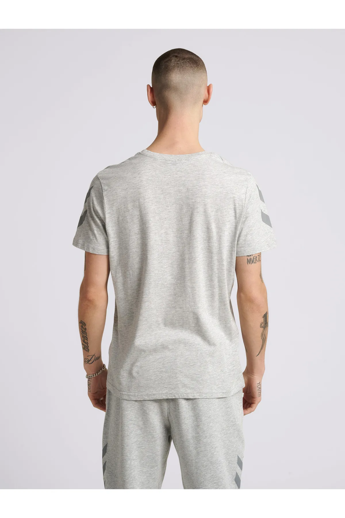 hummel  hmlLEGACY CHEVRON T-SHIRT